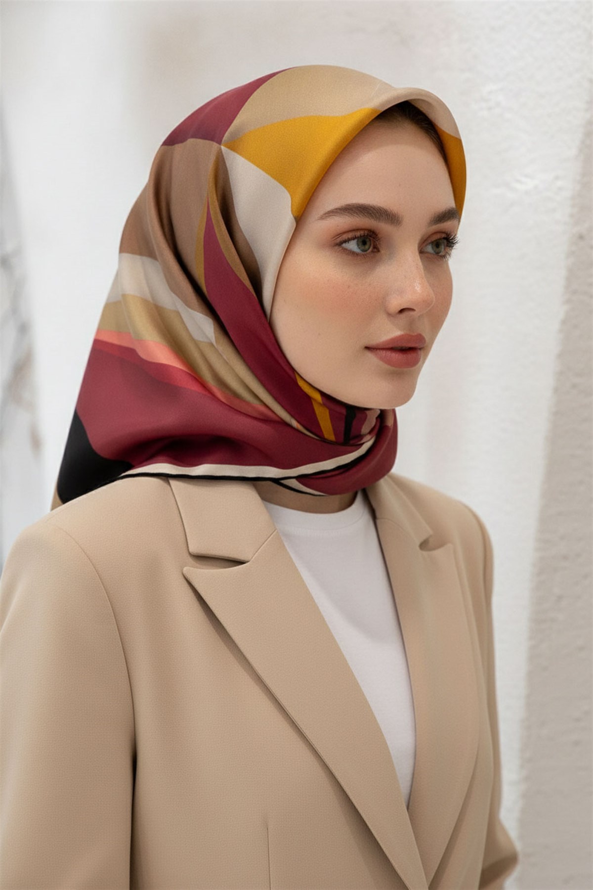 %100 Twill İpek Geometrik Desenli Bordo - Bej Renkli 90x90 Eşarp Dikim Şekli : El Dikişi