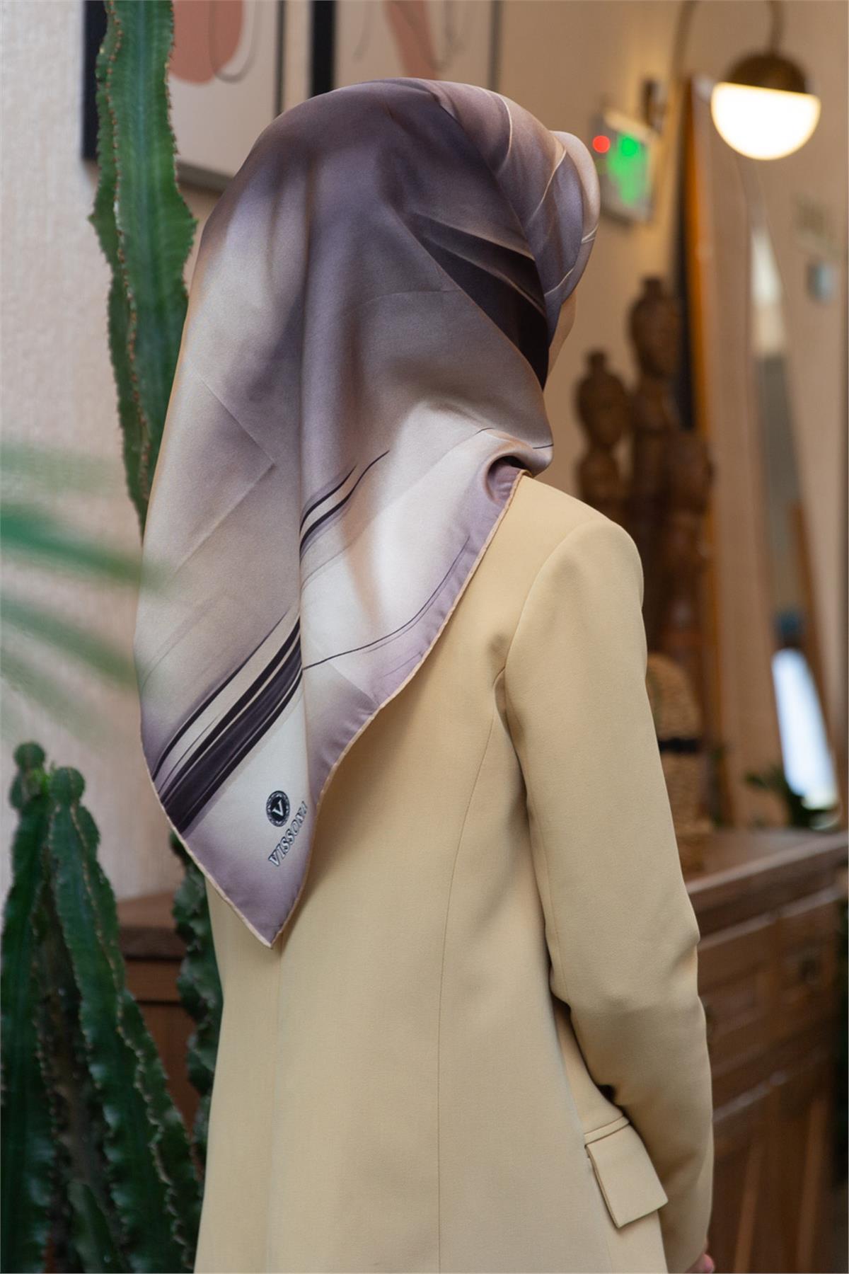 %100 Twill İpek Duman Desenli Bej Renkli 90x90 Eşarp Dikim Şekli : El Dikişi