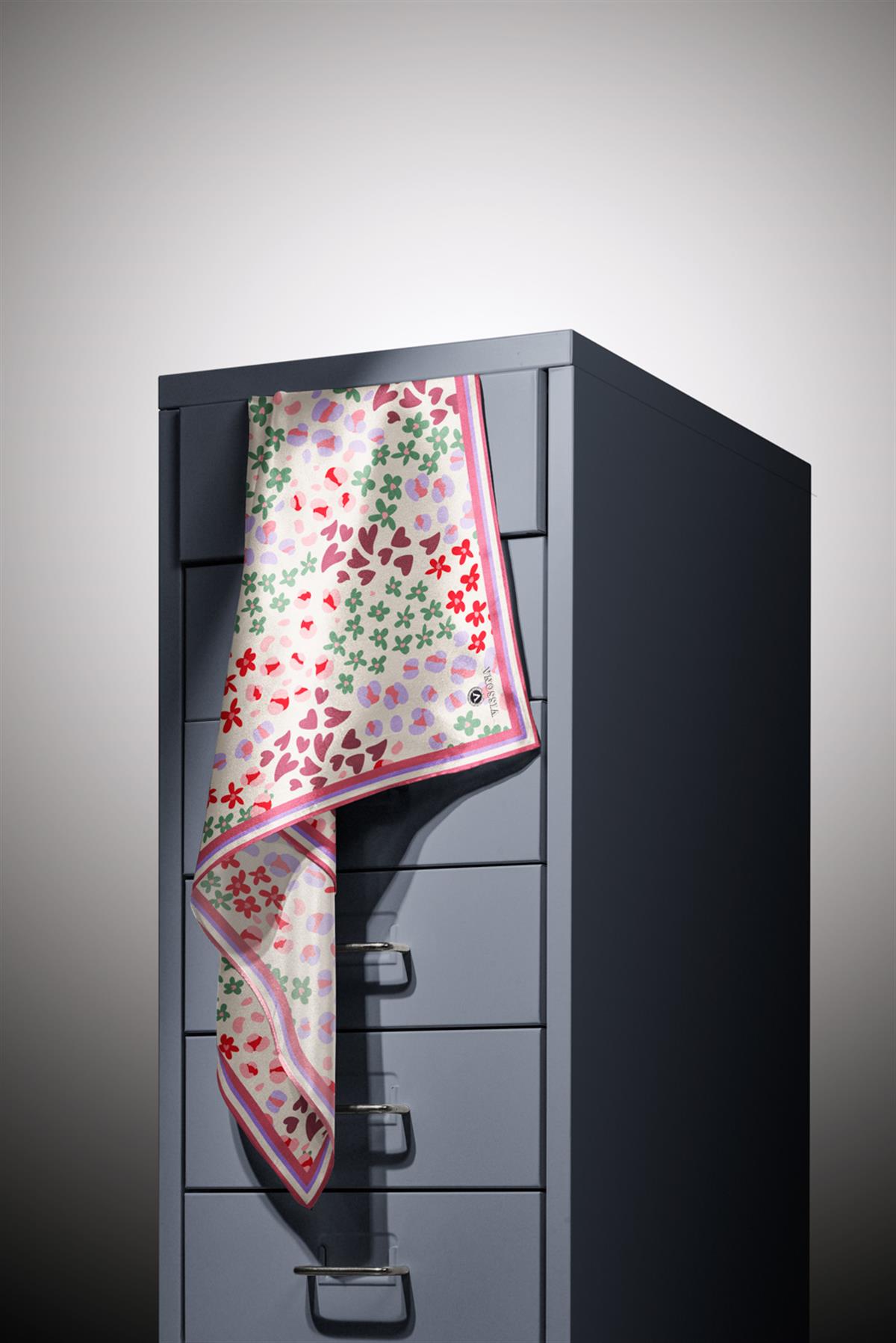 %100 Twill İpek Kalpli Leopar Desenli Gül Kurusu - Lila Renkli 90x90 Eşarp Dikim Şekli : El Dikişi