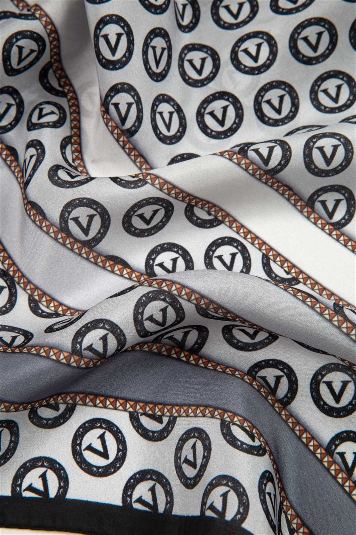 %100 İpek Monogram Desenli Gümüş - Gri Renkli 92x210 Şal