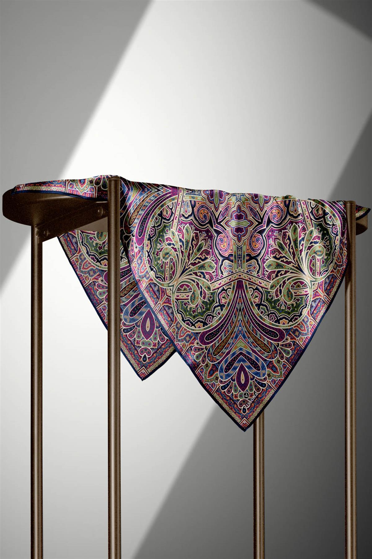 100% Twill İpek Etnik Desenli Lacivert - Haki Renkli 90x90 Dikim Şekli : El Dikişi Eşarp