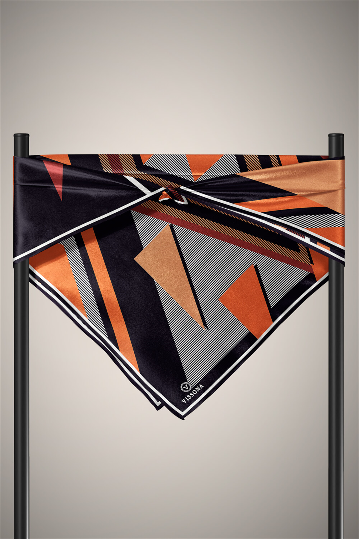 %100 Twill İpek Geometrik Desenli Taba - Siyah Renkli 90x90 Eşarp Dikim Şekli : El Dikişi