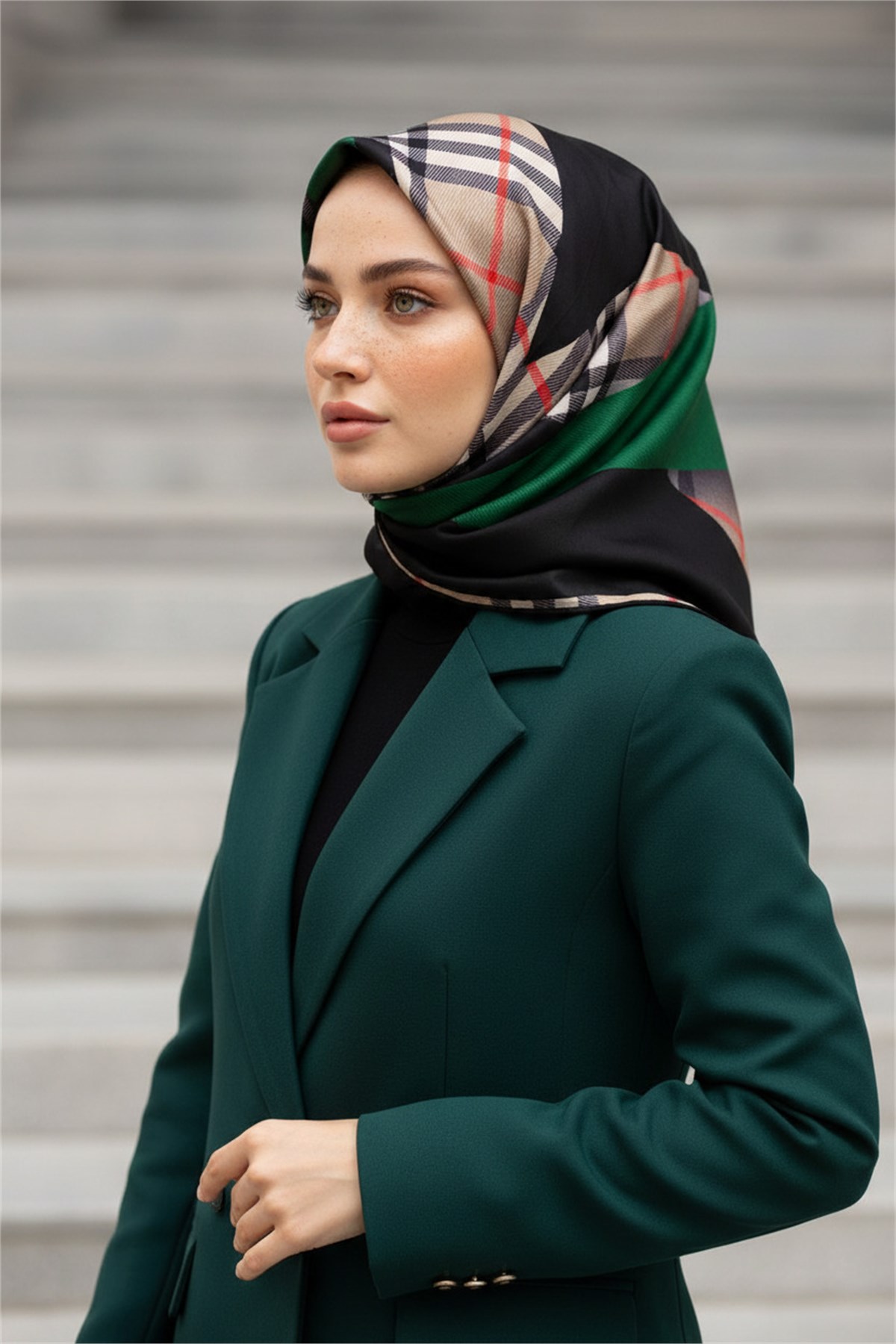 %100 Twill İpek Eşarp 90x90 Zümrüt Yeşili Siyah Ekose Desenli El Dikişli Kadın Eşarp