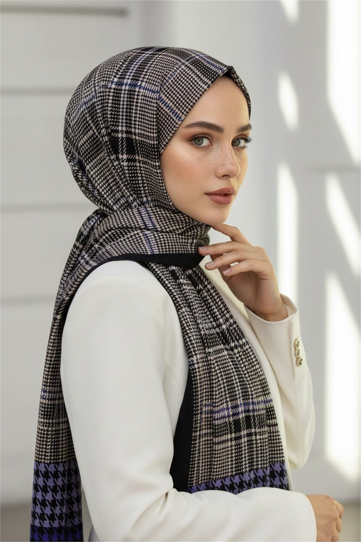 KREP EKOSELİ KAZAYAK DESENLİ SAKS RENKLİ 75X195 KIRIŞMAZ ŞAL