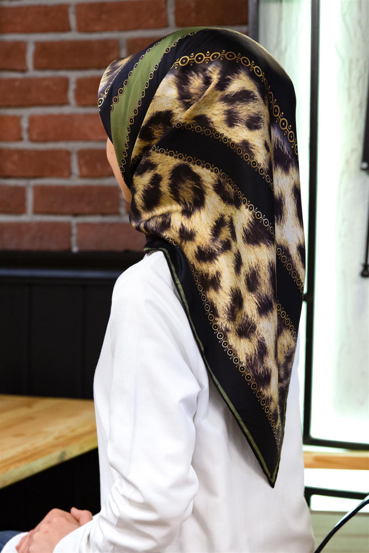 %100 Twill İpek Leopar Desenli Haki - Siyah Renkli 90x90 Eşarp Dikim Şekli : El Dikişi