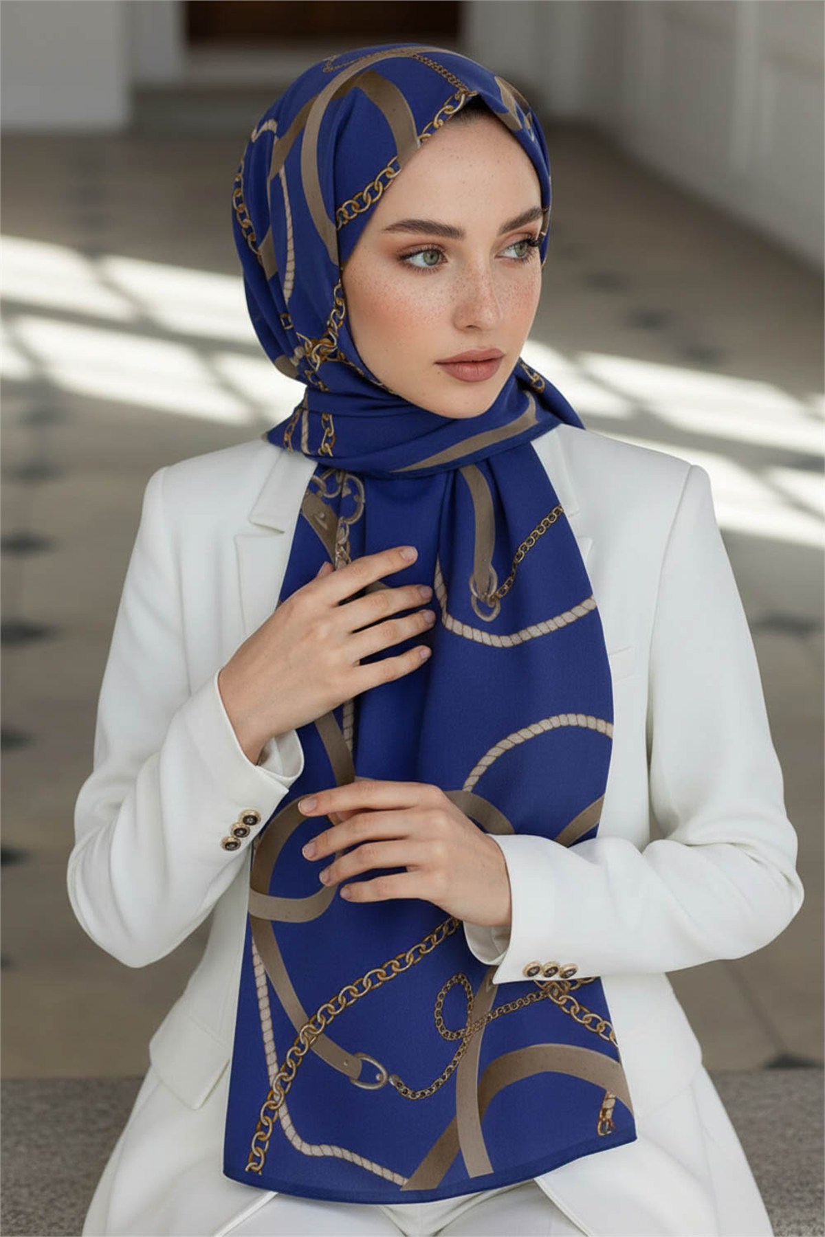 KREP ZİNCİRLİ KEMER DESENLİ İNDİGO RENKLİ 75X195 KIRIŞMAZ ŞAL