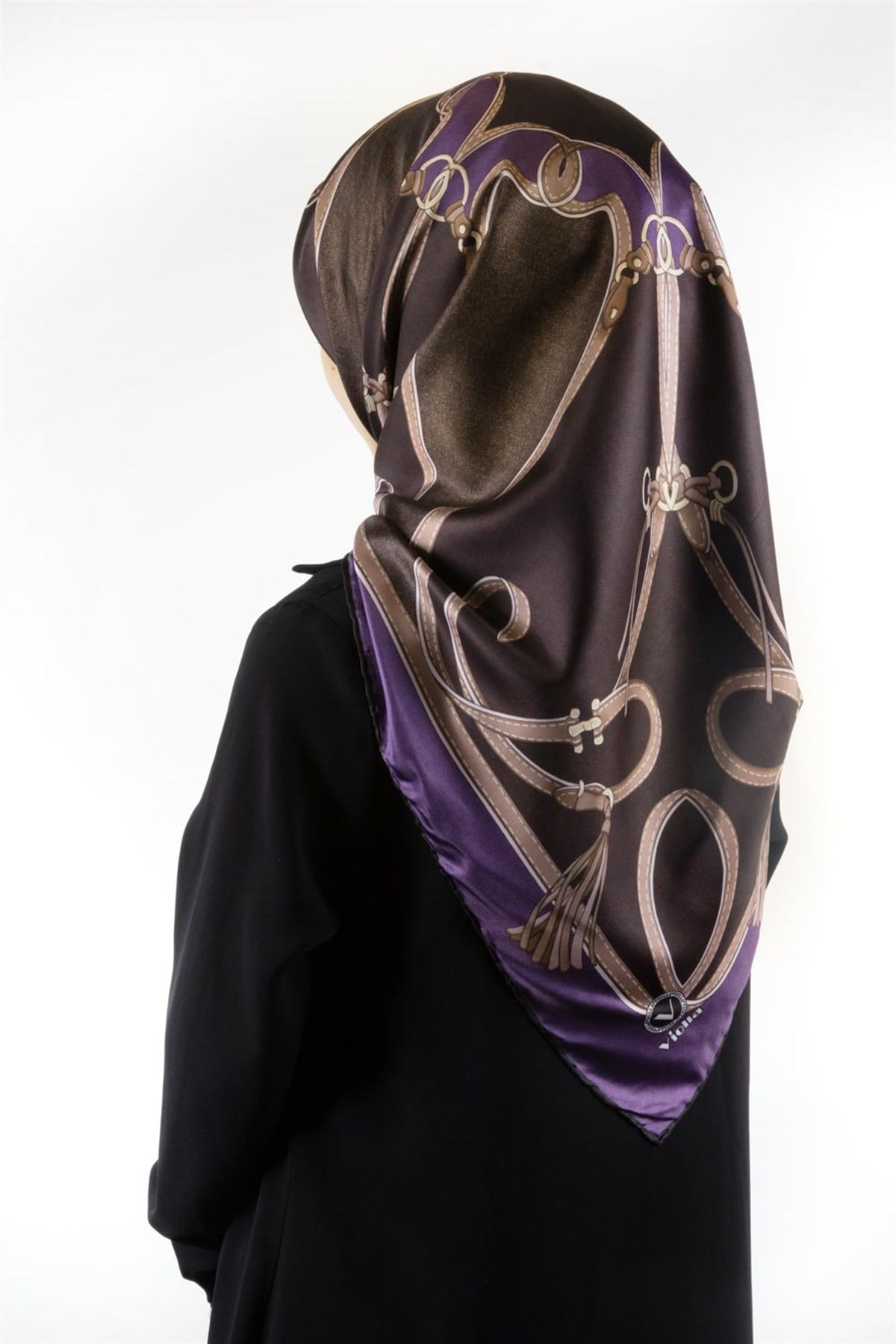 Twill Kemer Desenli Lila Renkli 90x90 Eşarp (İpek İçermez) Dikim Şekli : El Dikişi