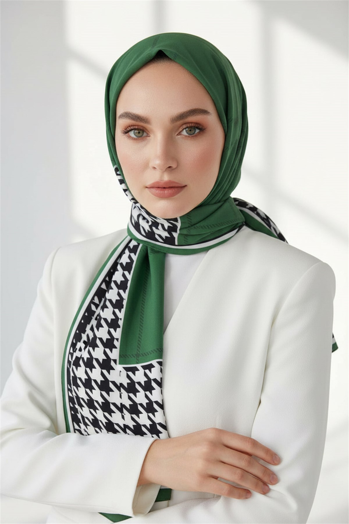 KREP KAZAYAĞI DESENLİ ZÜMRÜT YEŞİLİ - SİYAH RENKLİ 75X195 KIRIŞMAZ ŞAL