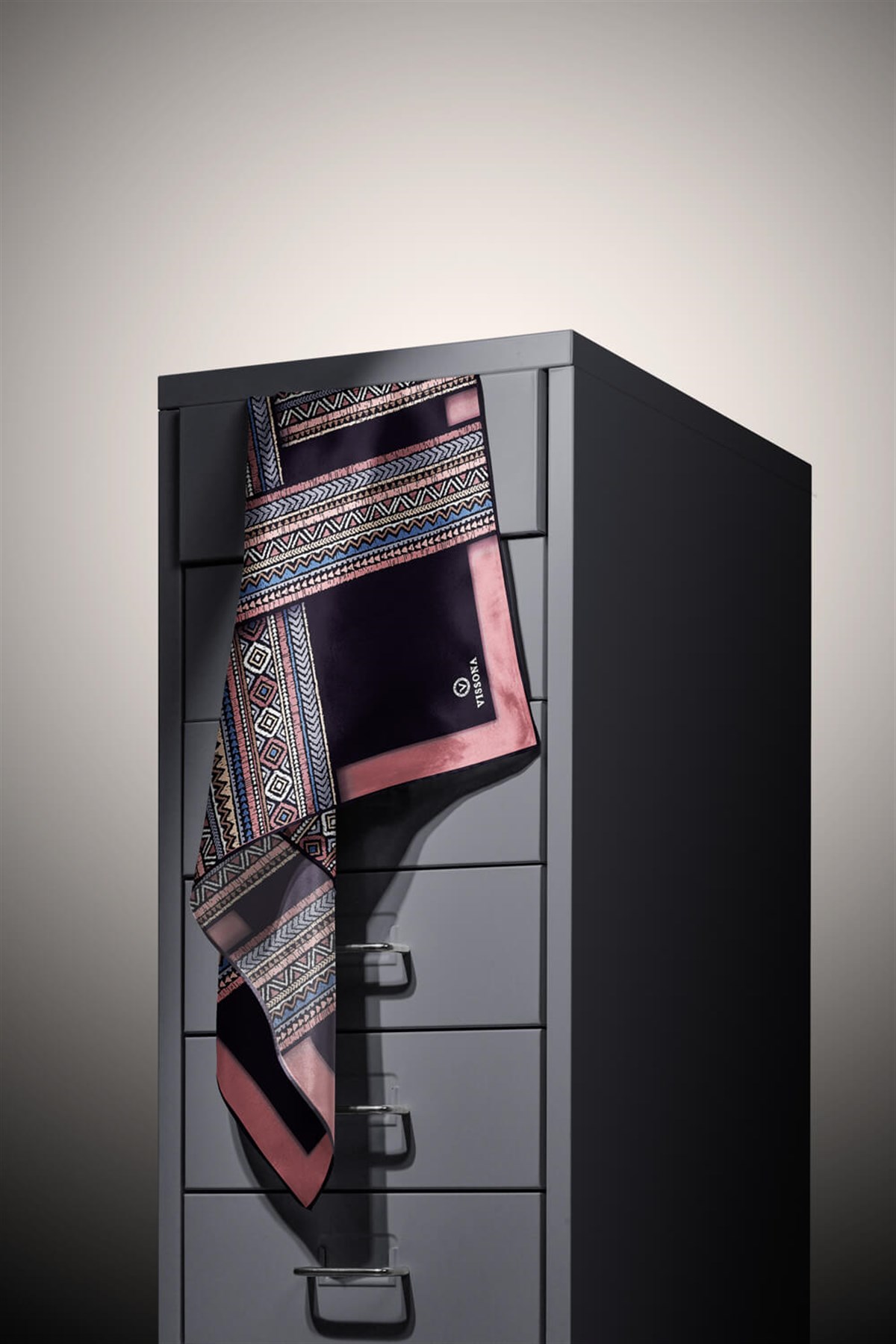 %100 Twill İpek Etnik Desenli Gül Kurusu - Siyah Renkli 90x90 Eşarp Dikim Şekli : El Dikişi