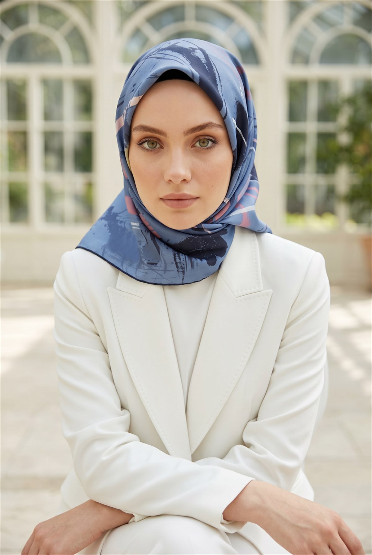 %100 Twill İpek Geometrik Desenli İndigo - Gül Kurusu Renkli 90x90 Eşarp Dikim Şekli : El Dikişi