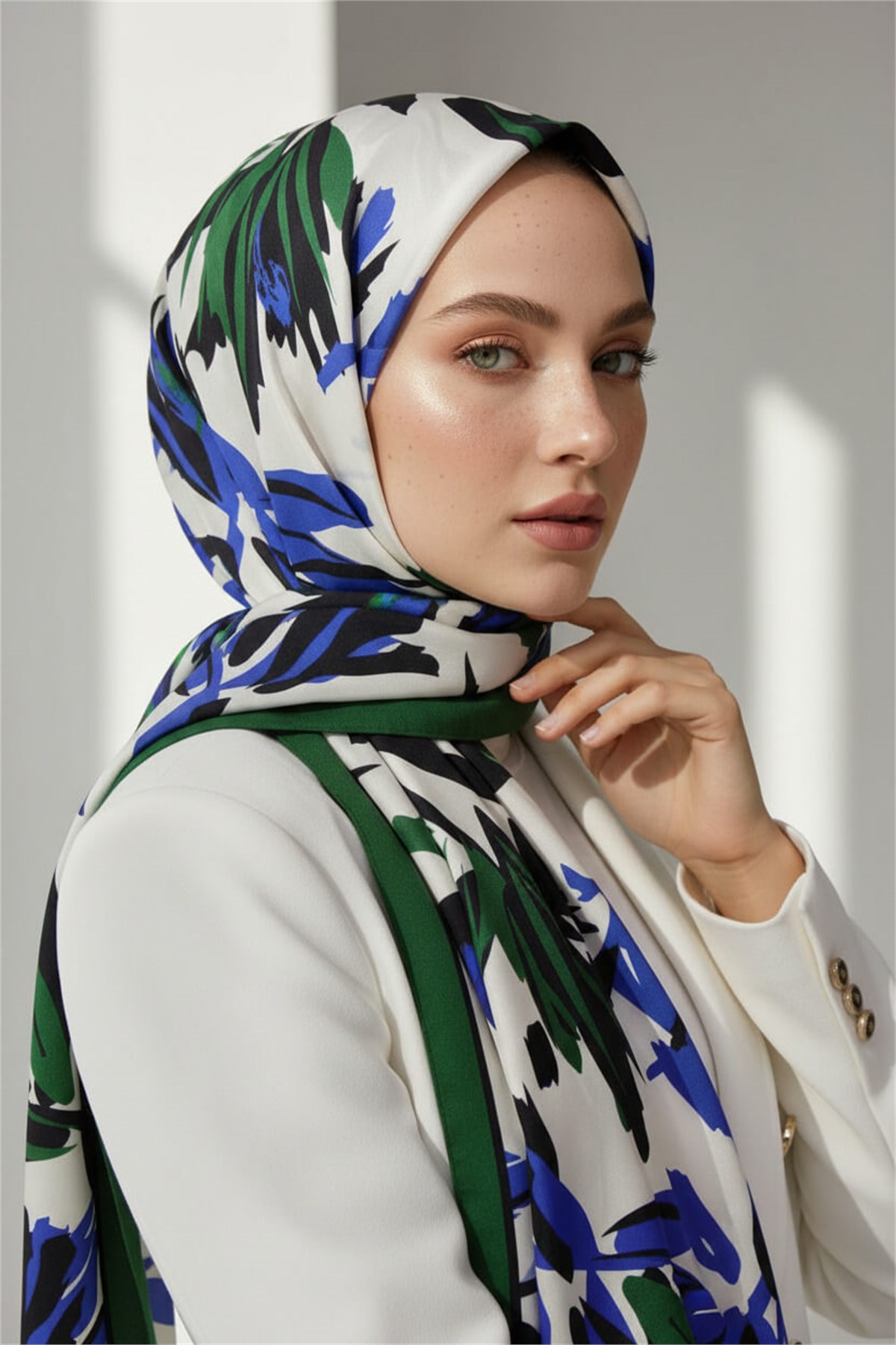 KREP YAPRAK DESENLİ ZÜMRÜT YEŞİLİ RENKLİ 75X195 KIRIŞMAZ ŞAL