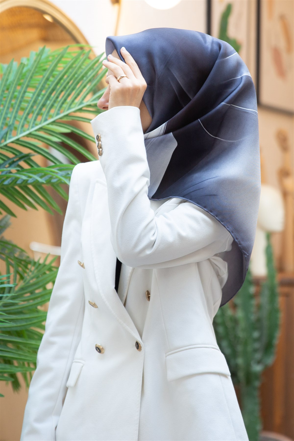 %100 Twill İpek Degrade Duman Gri Renkli 90x90 Eşarp Dikim Şekli : El Dikişi