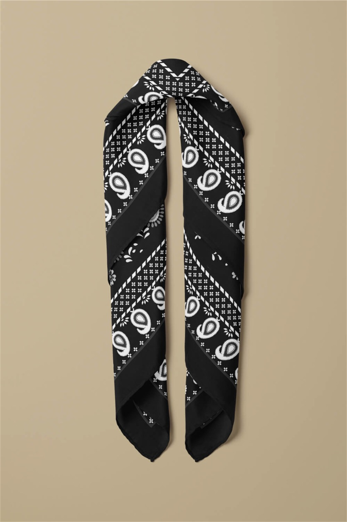H6 Kadın Siyah Beyaz Şal Desenli 50x50 Bandana HYL DG01367-22