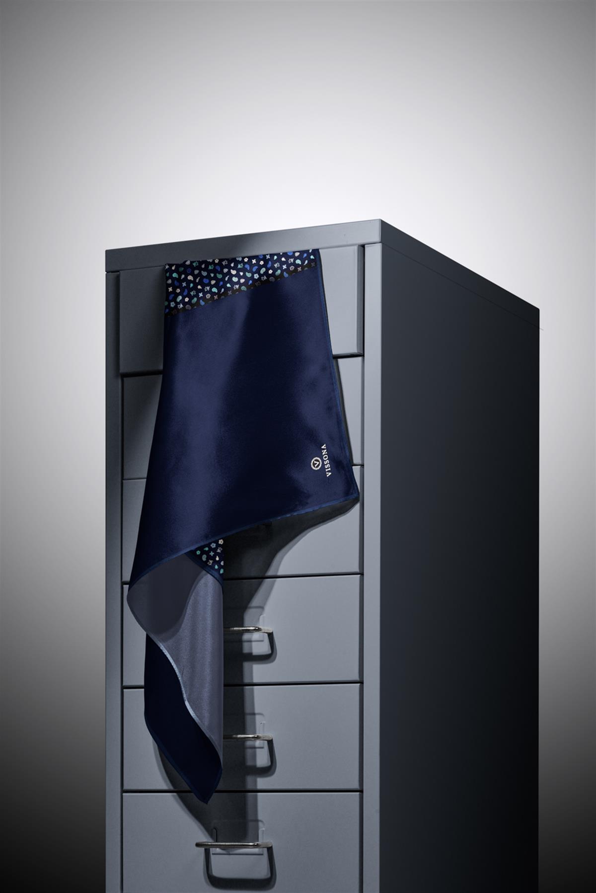 %100 Twill İpek Çıtır Şerit Desenli Lacivert - İndigo Renkli 90x90 Eşarp Dikim Şekli : El Dikişi