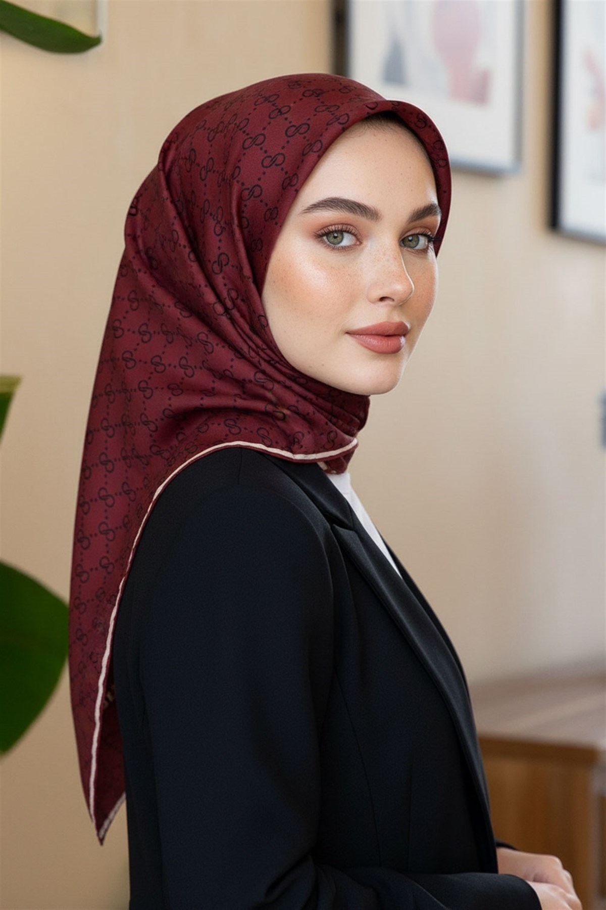 %100 Twill İpek Geometrik Desenli Bordo Renkli 90x90 Eşarp Dikim Şekli : El Dikişi