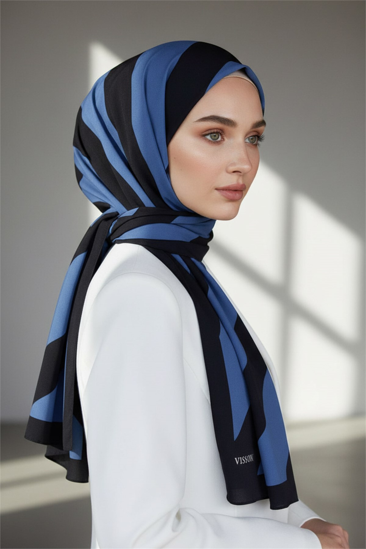 KREP ÇİZGİLİ DESENLİ İNDİGO - SİYAH RENKLİ 75X195 KIRIŞMAZ ŞAL
