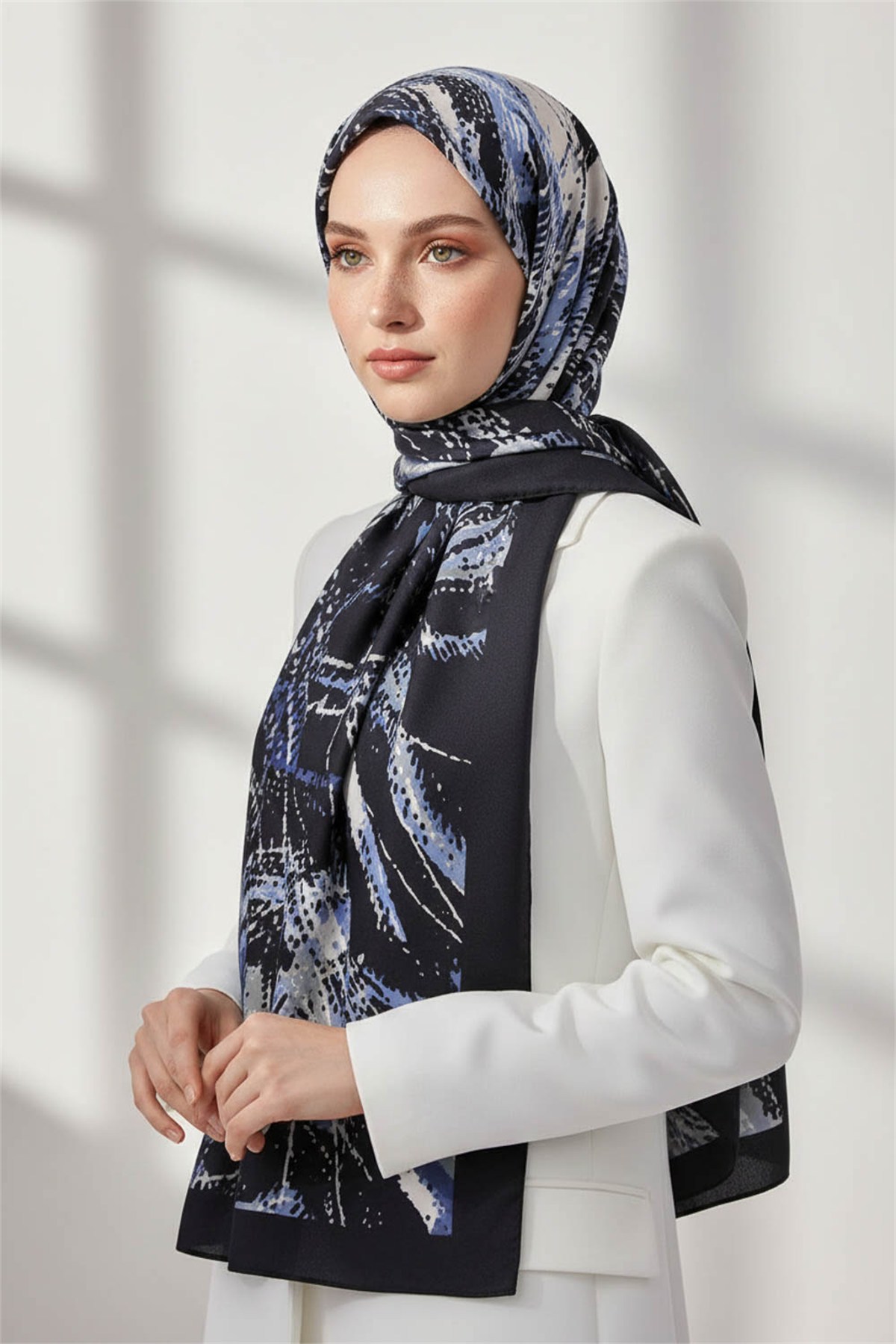 KREP DEGRADELİ ÇİZGİ DESENLİ İNDİGO RENKLİ 75X195 KIRIŞMAZ ŞAL