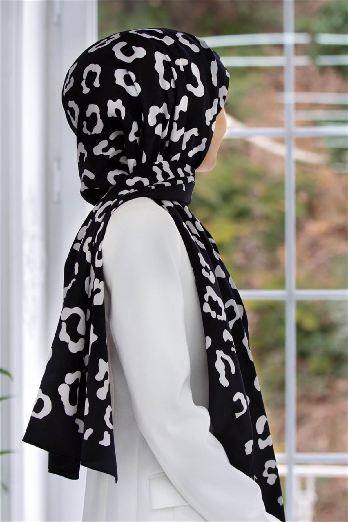 KREP LEOPAR DESENLİ SİYAH RENKLİ 75X195 KIRIŞMAZ ŞAL