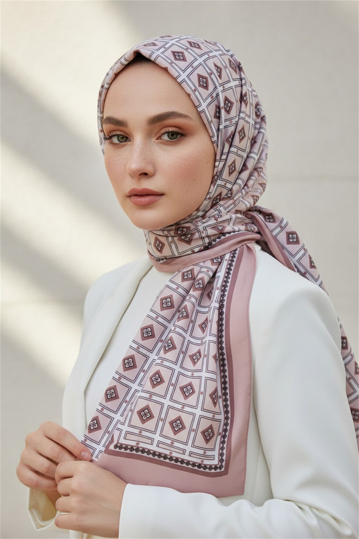 KREP KARE DESENLİ SÜTLÜ KAHVE RENKLİ 75X195 KIRIŞMAZ ŞAL