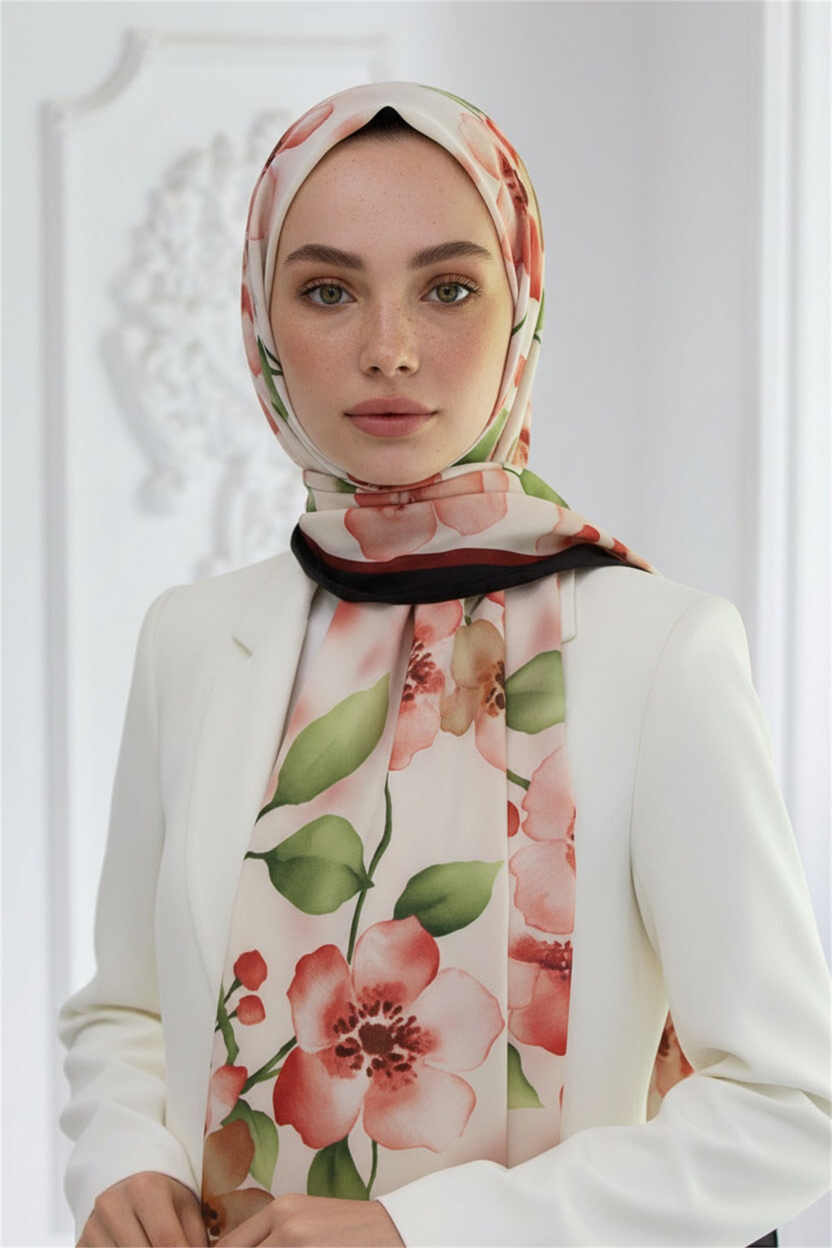 KREP ÇİÇEK DESENLİ SİYAH RENKLİ 75X195 KIRIŞMAZ ŞAL