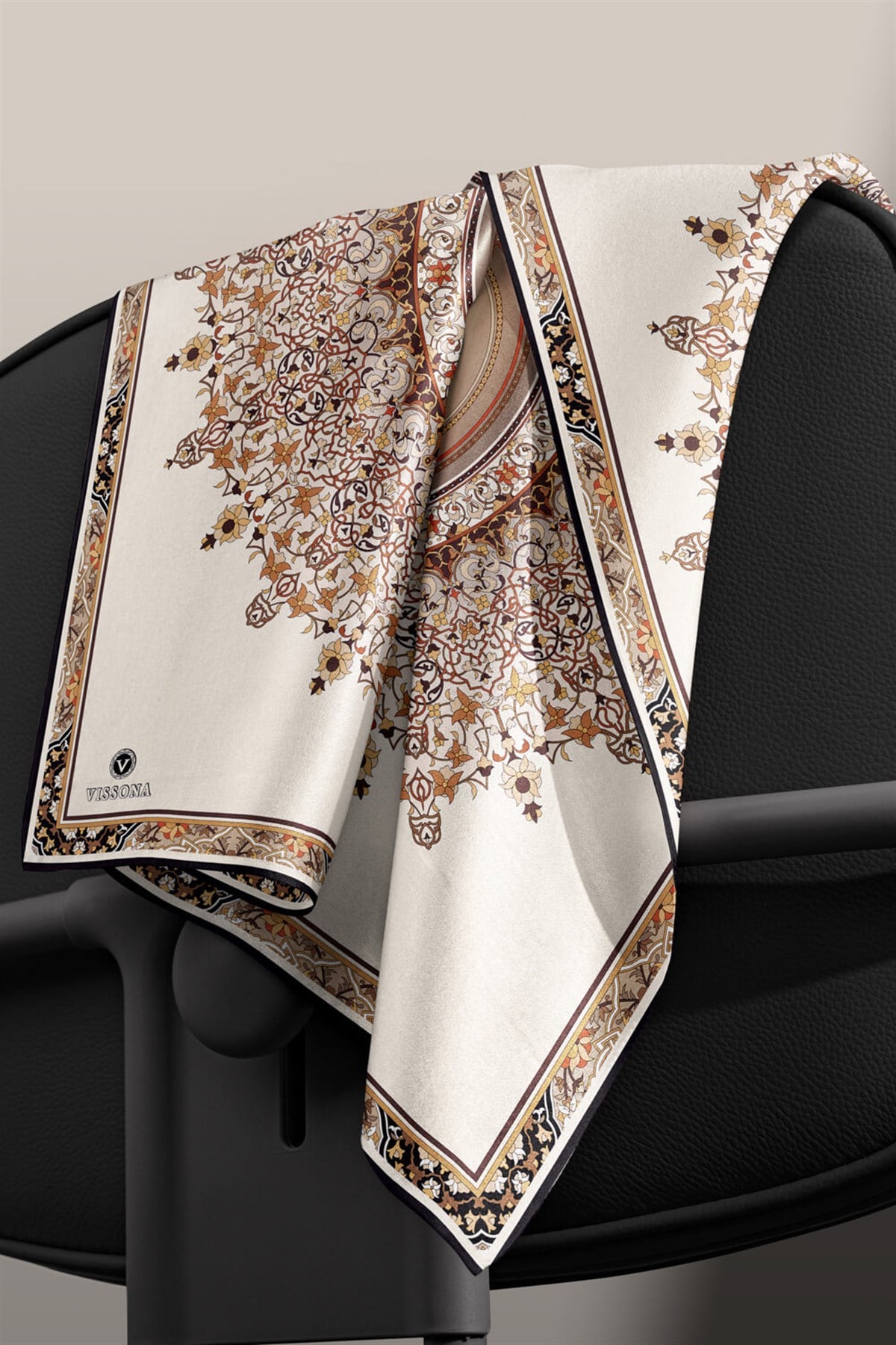 %100 Twill İpek Şal Desenli Bej Renkli 90x90 Eşarp Dikim Şekli : El Dikişi