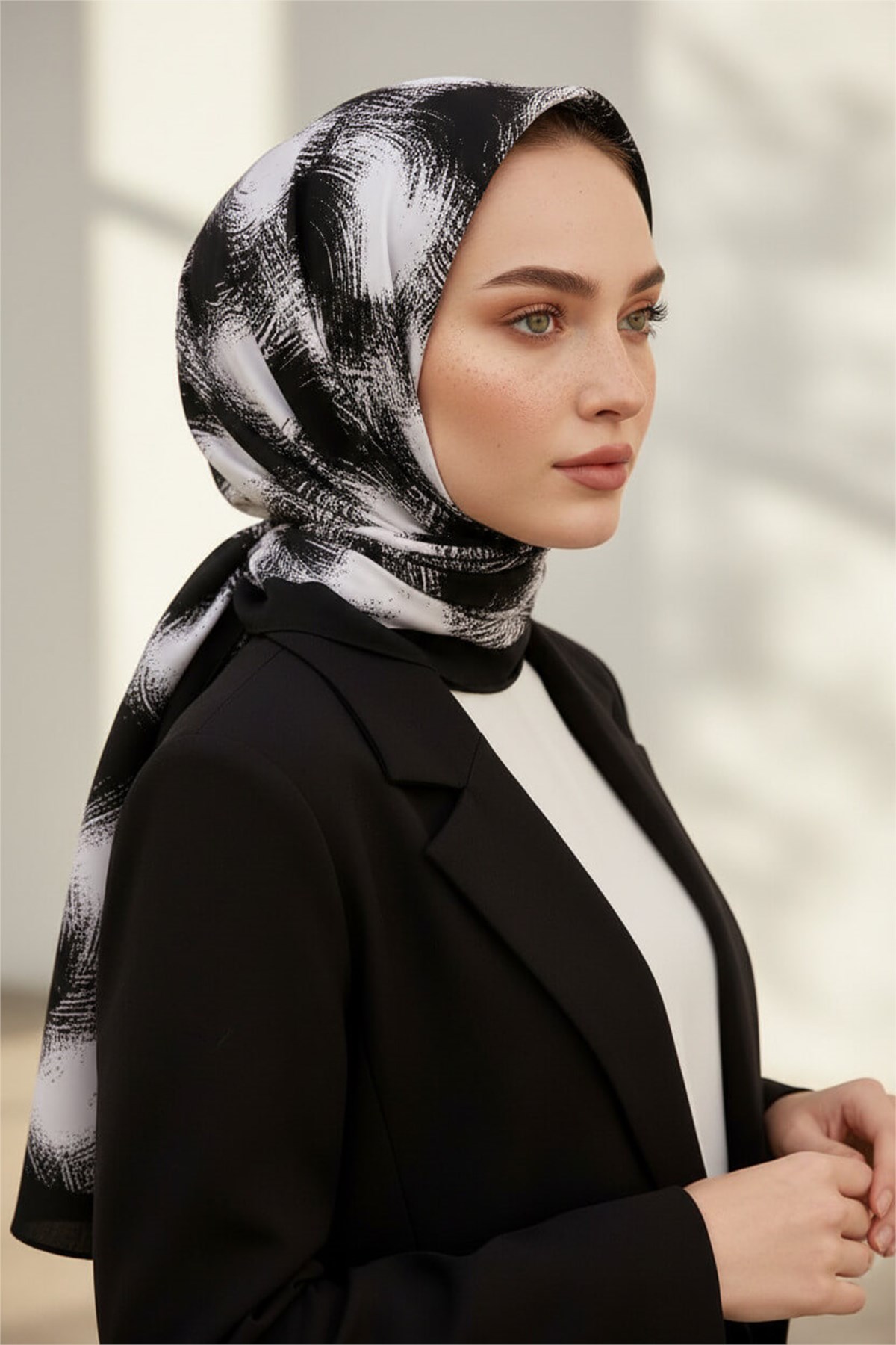 KREP GEOMETRİK DESENLİ SİYAH - BEYAZ RENKLİ 75X195 KIRIŞMAZ ŞAL