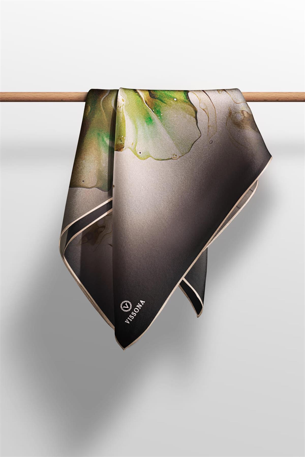 %100 Twill İpek Batik Çiçek Desenli Haki Yeşili - Zümrüt Yeşili Renkli 90x90 Eşarp Dikim Şekli : El Dikişi