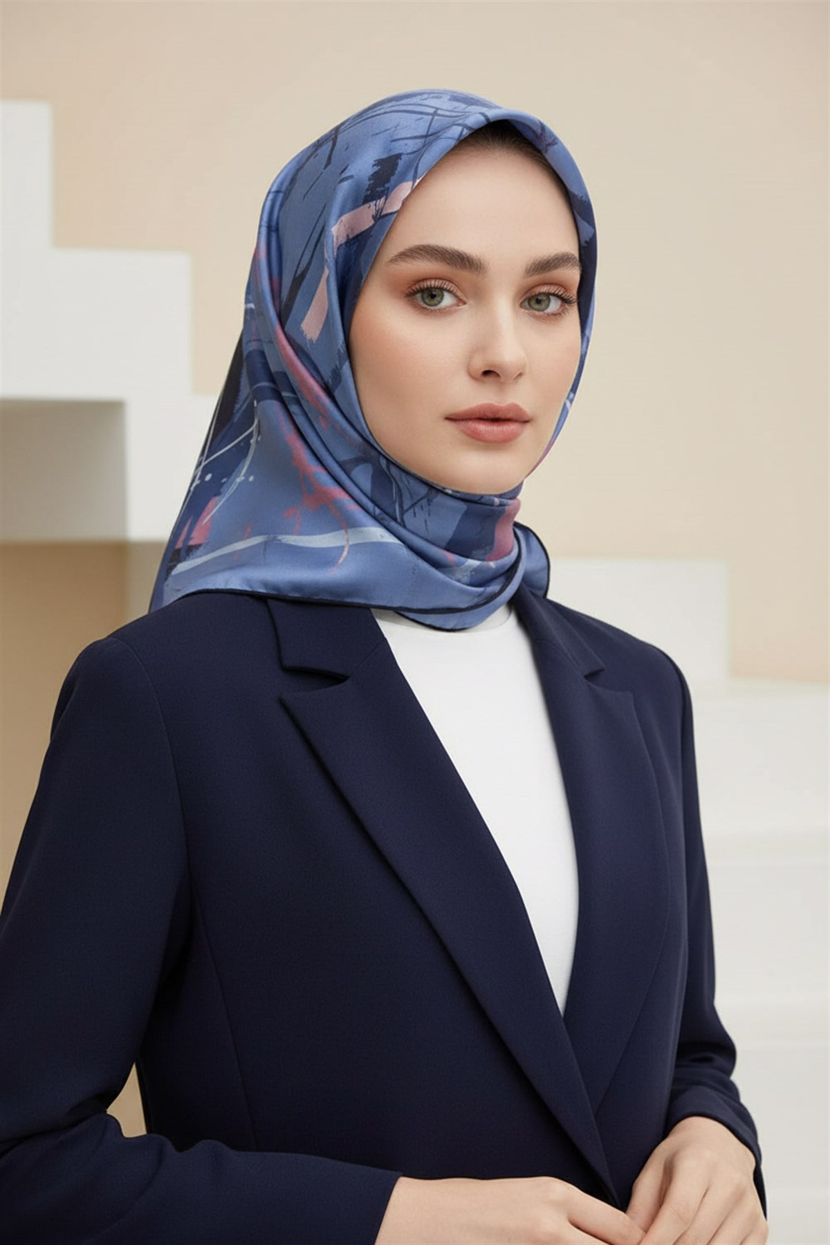 %57 İPEK %43 VİSKON Twill İpek Geometrik Desenli İndigo - Gül Kurusu Renkli 90x90 Eşarp Dikim Şekli : El Dikişi