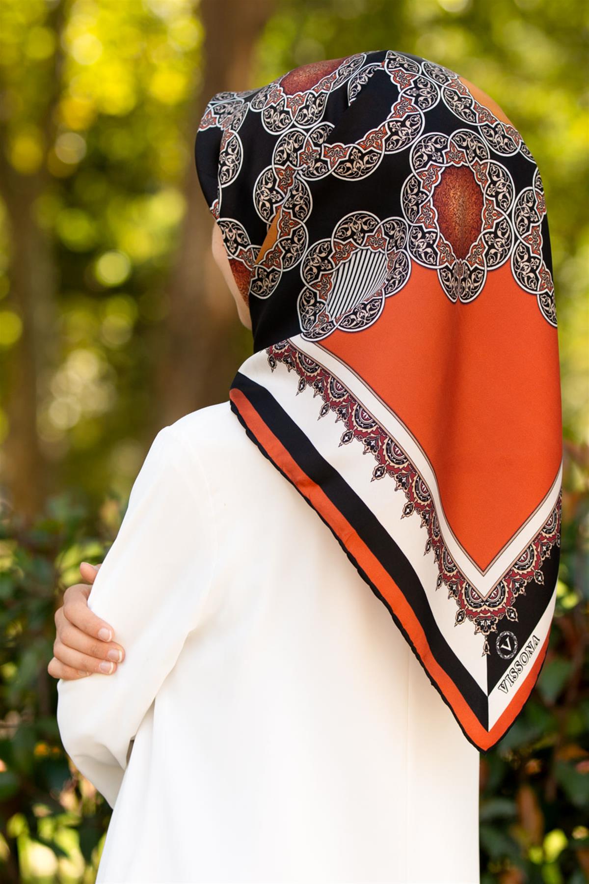 %100 Twill Türk Motifi  Desenli Siyah - Taba Renkli 90x90 Eşarp Dikim Şekli: El Dikişi