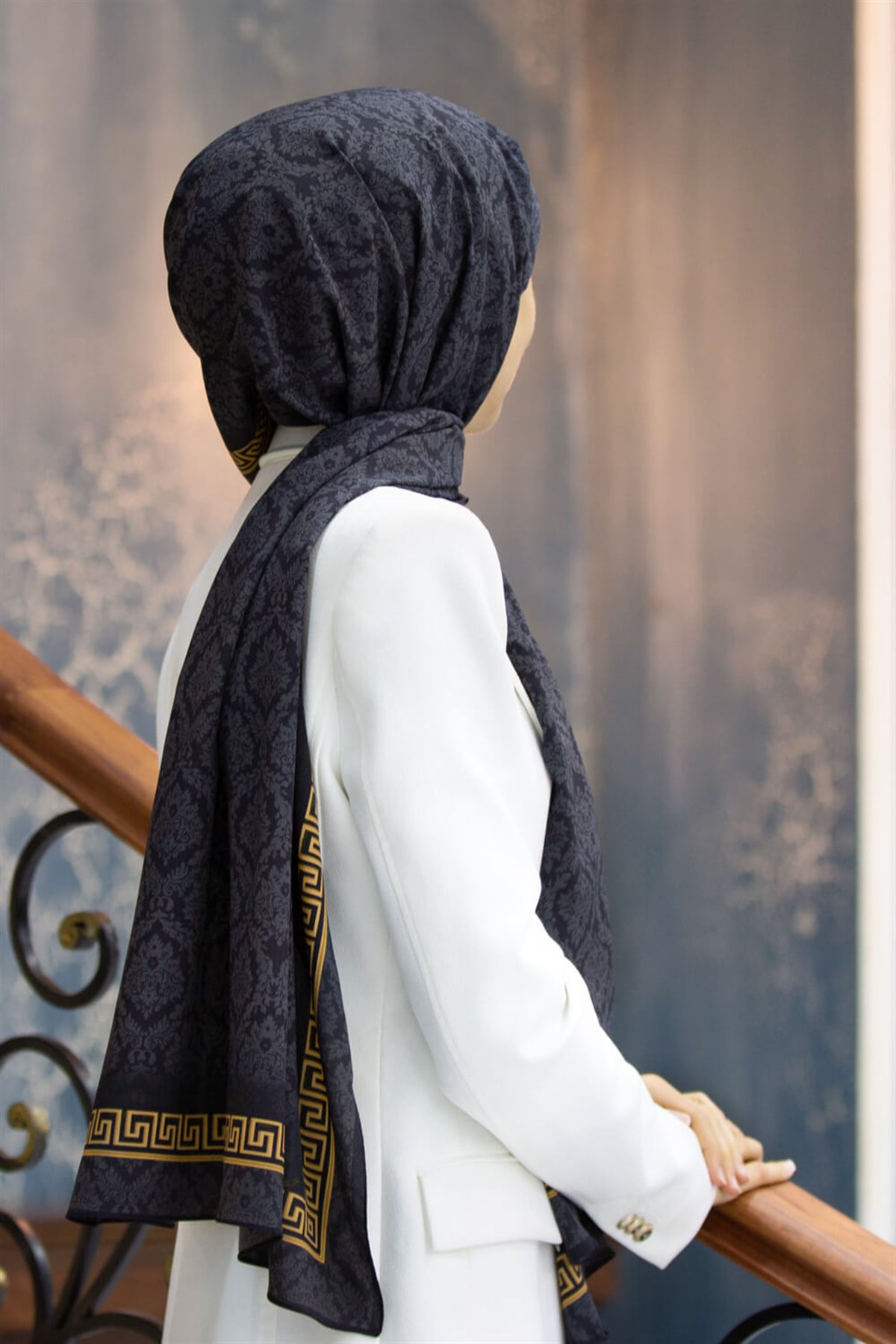 KREP GOLD DETAYLI BAROK DESENLİ SİYAH RENKLİ 75X195 KIRIŞMAZ ŞAL