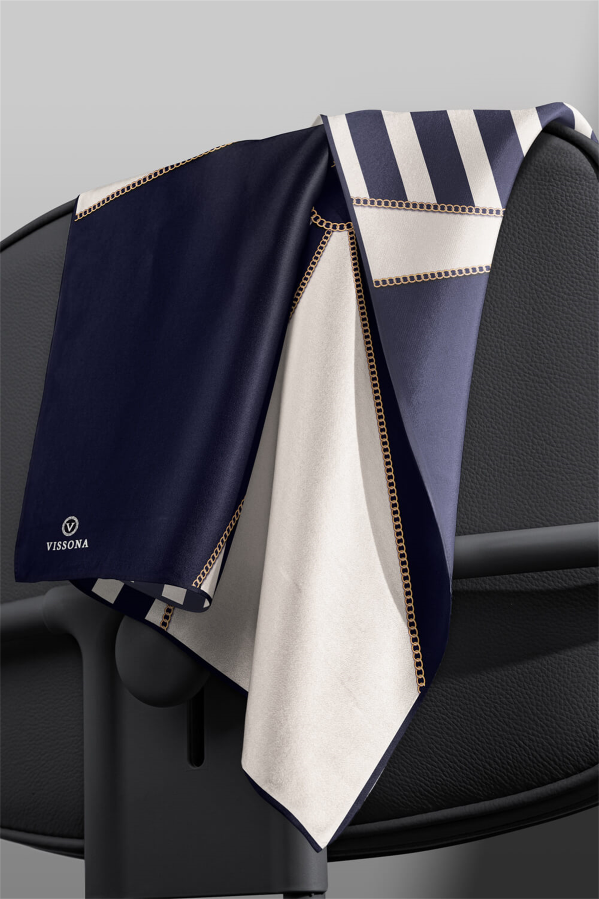 %100 Twill İpek Zincirli Çizgi Desenli Lacivert - Krem Renkli 90x90 Eşarp Dikim Şekli : El Dikişi