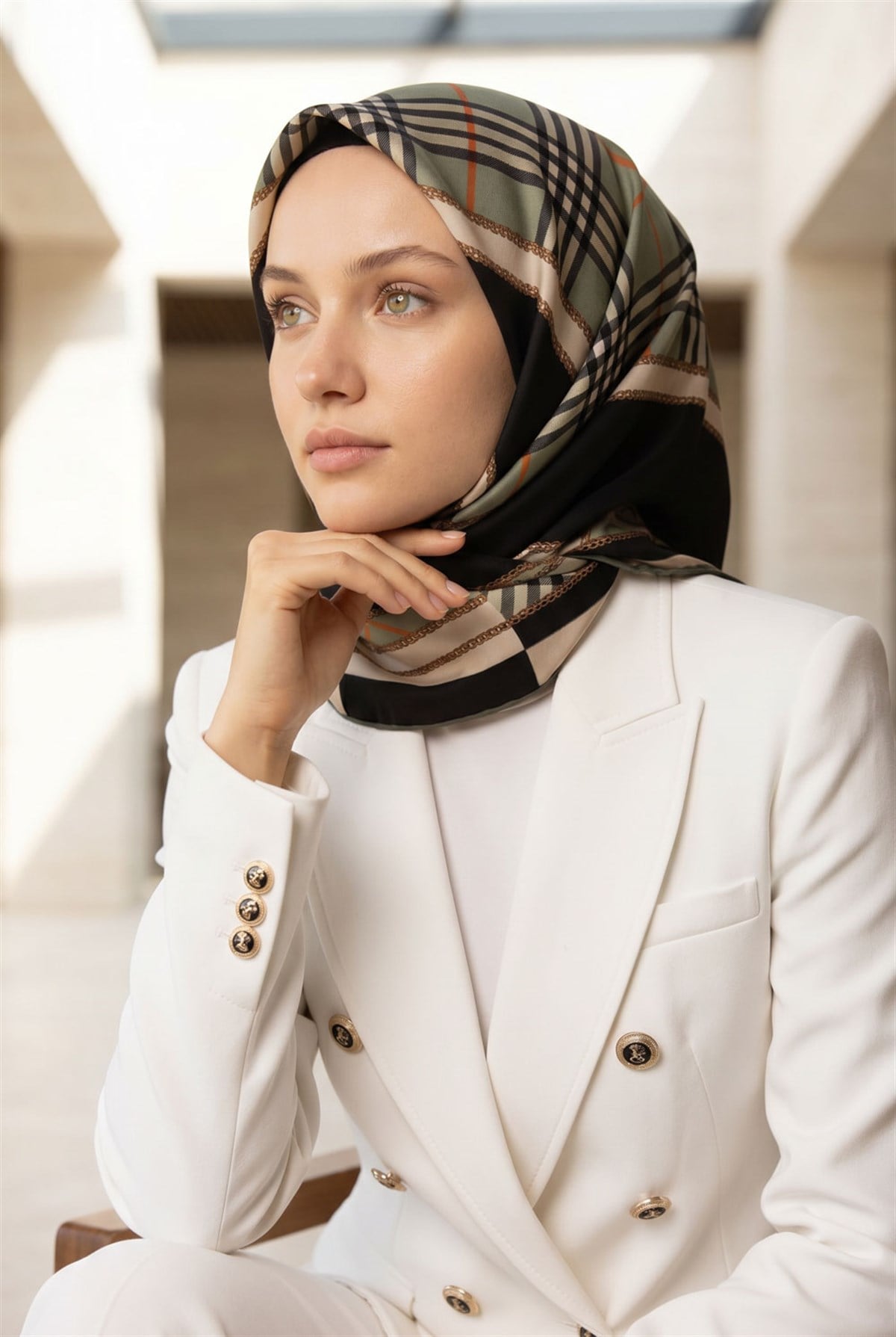 %100 Twill İpek Ekose Desenli Çağla Yeşili Renkli 90x90 Eşarp Dikim Şekli : El Dikişi