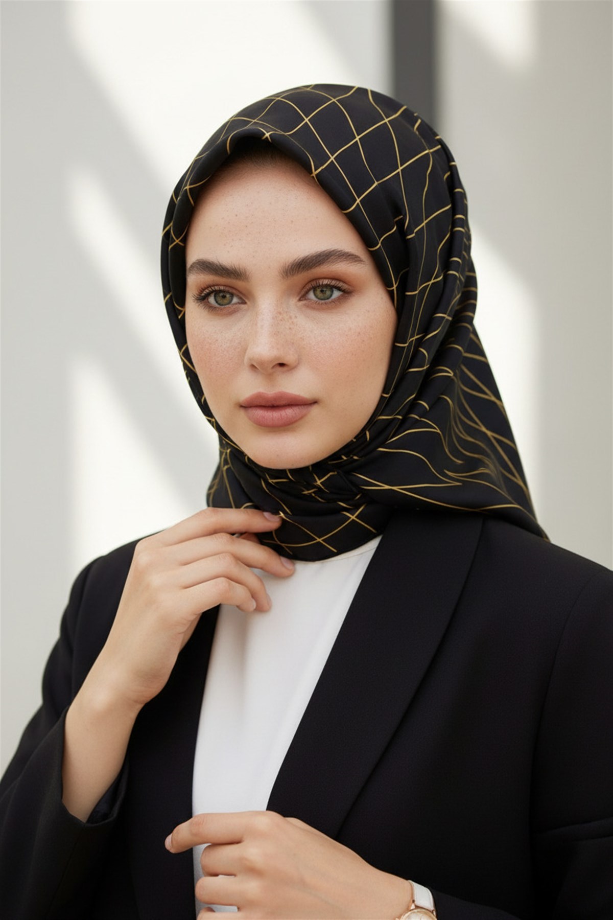 %100 Twill Çizgili Desenli Sarı - Siyah Renkli 90x90 Eşarp Dikim Şekli: El Dikişi