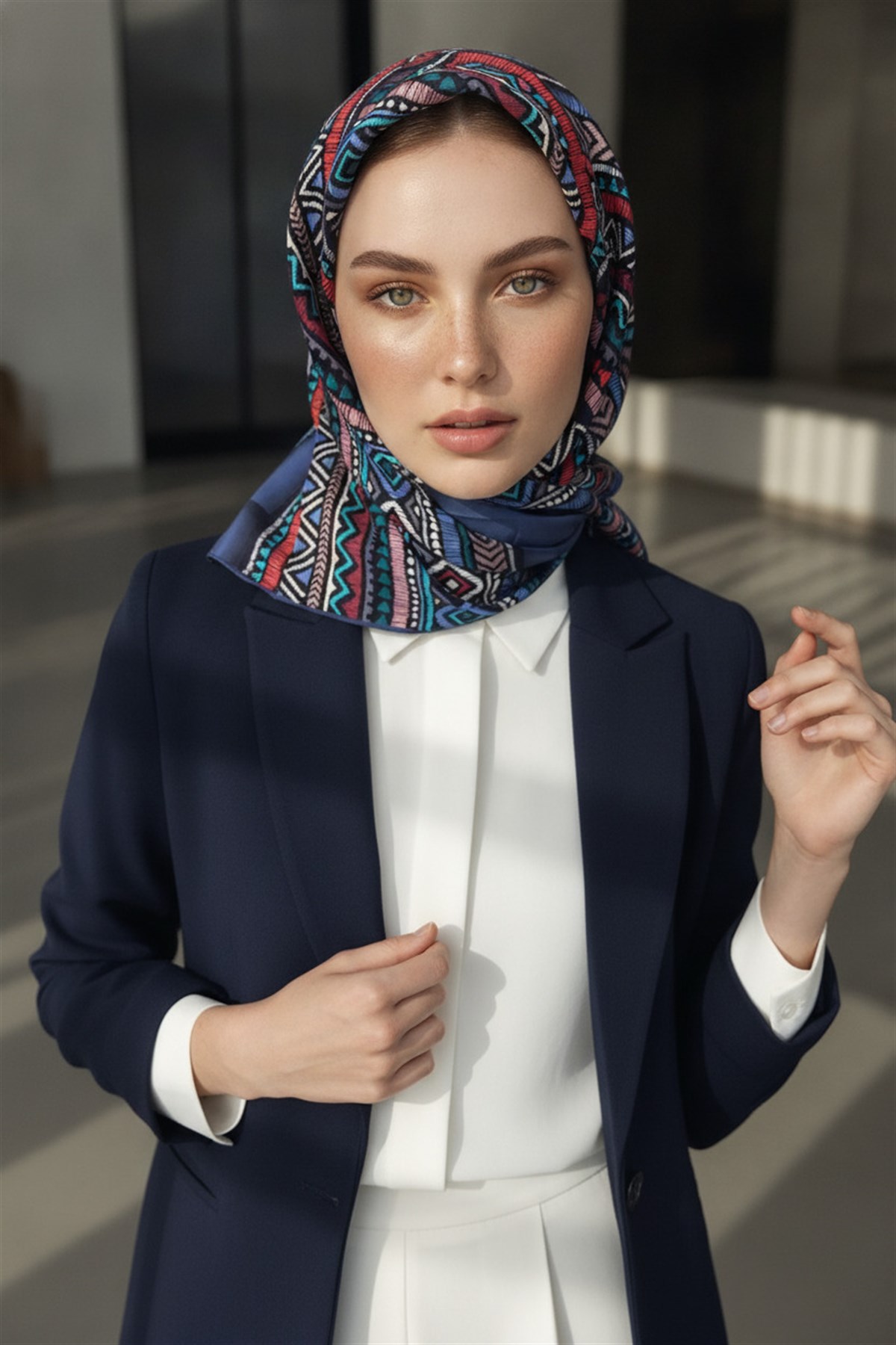 %100 Twill İpek Etnik Desenli İndigo - Bordo Renkli 90x90 Eşarp Dikim Şekli : El Dikişi