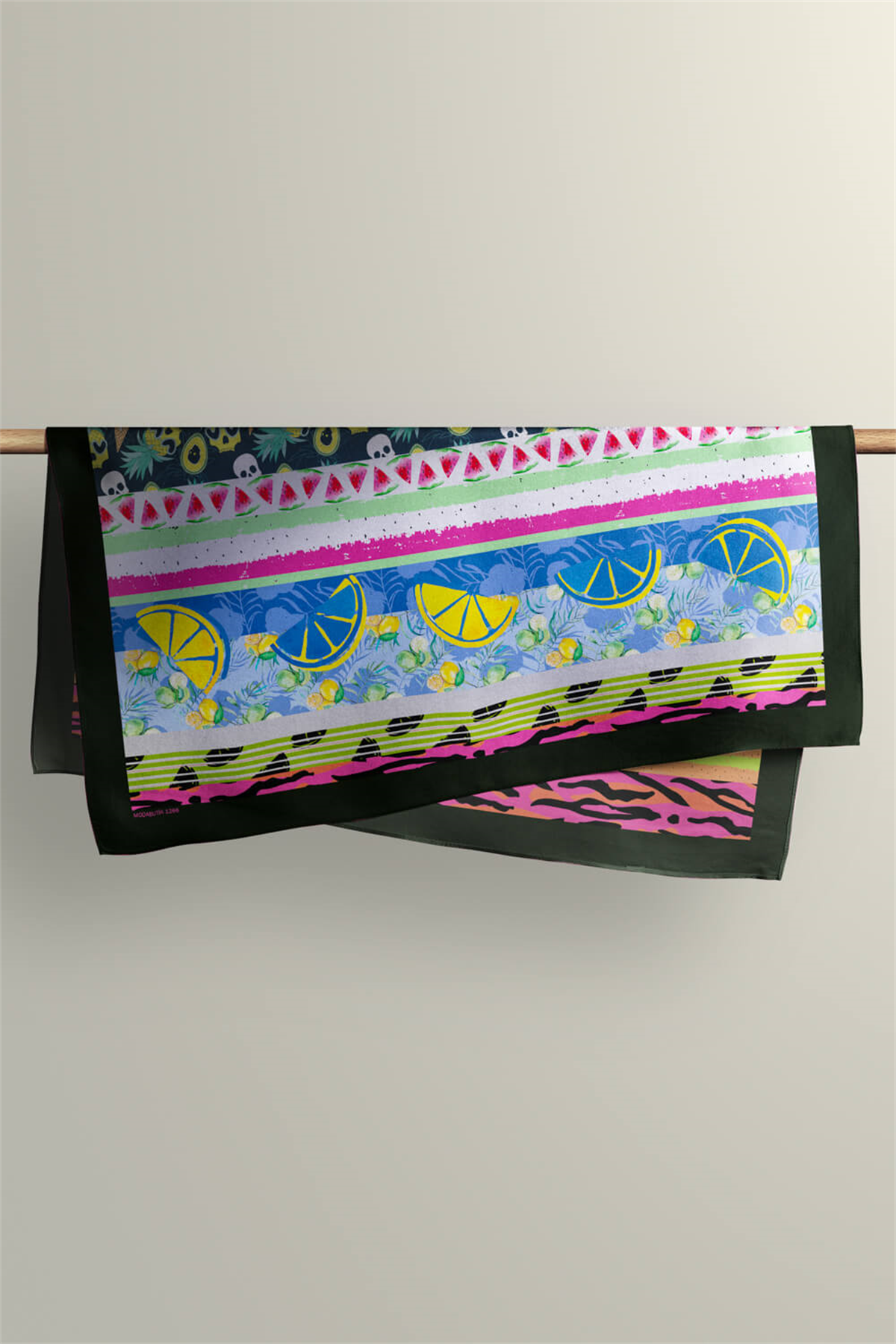 Z25 Kadın Yeşil Meyve Desenli 50x50 Bandana HYL DG01266-22