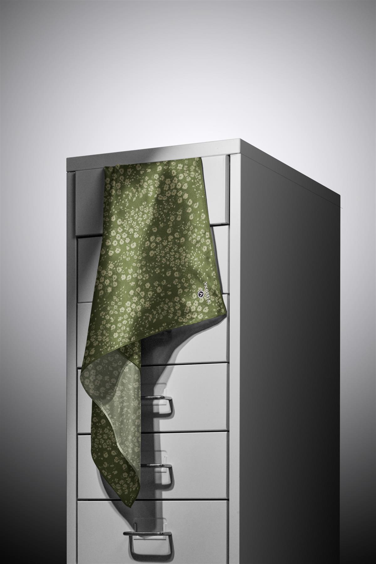 %100 Twill İpek Çıtır Çiçek Desenli Haki Renkli 90x90 Eşarp Dikim Şekli : El Dikişi