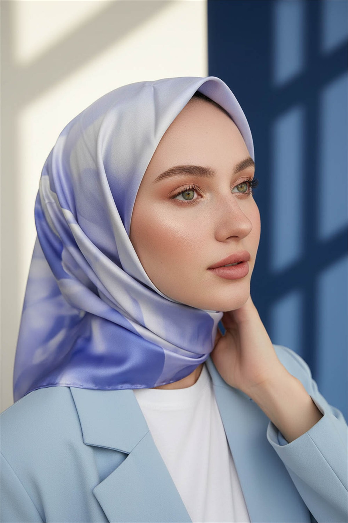 Rayon Büyük Çiçek Desenli Saks Renkli 90x90 Eşarp (İpek İçermez) Kenar Dikiş Şekli El Dikişli