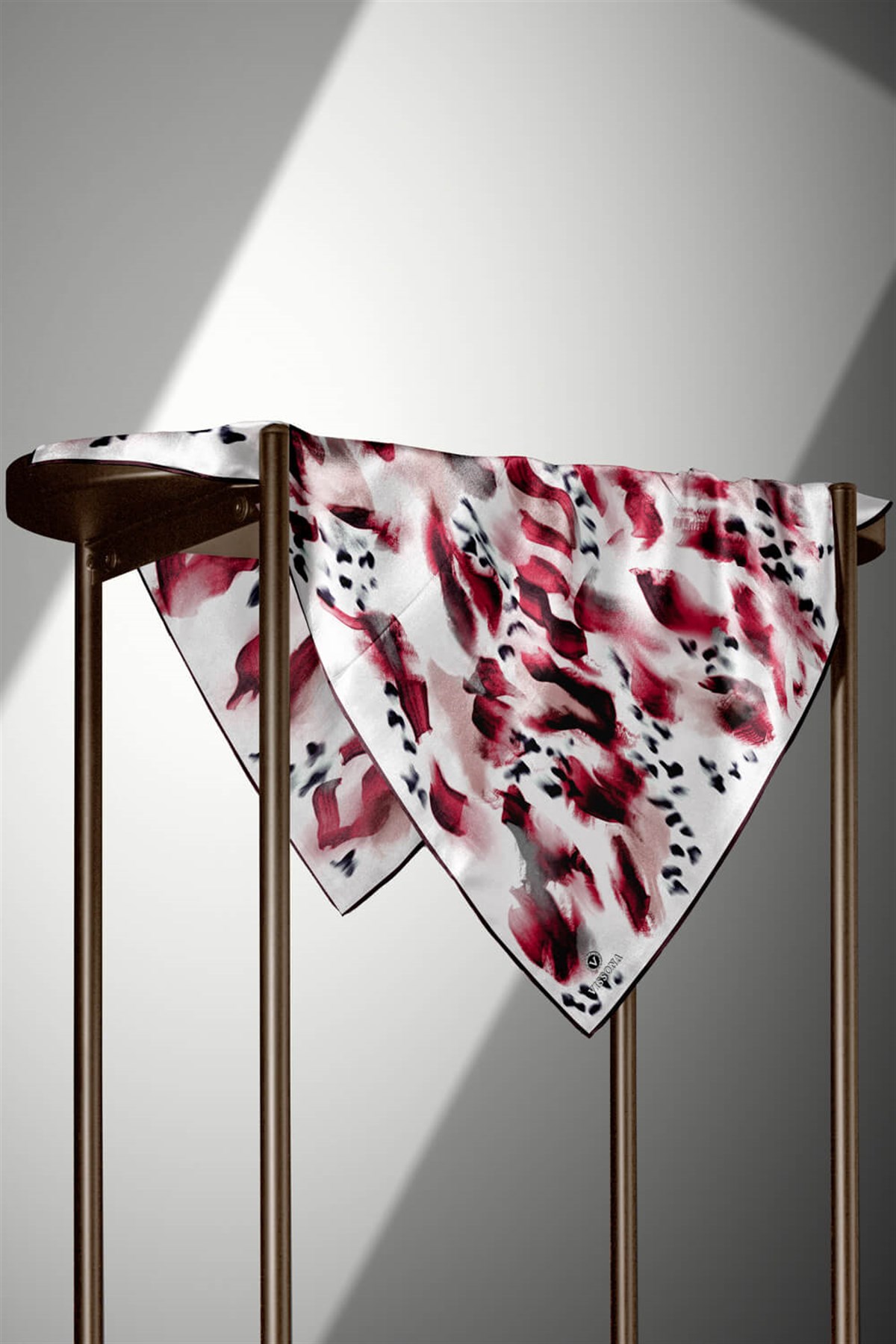%100 Twill İpek Batik Desenli Bordo - Gri Renkli 90x90 Eşarp Dikim Şekli : El Dikişi
