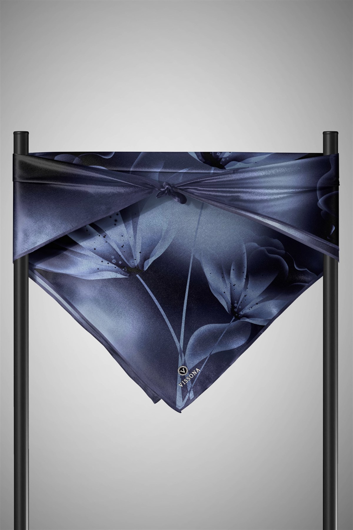 %100 Twill İpek Çiçek Desenli İndigo Renkli 90x90 Eşarp Dikim Şekli : El Dikişi