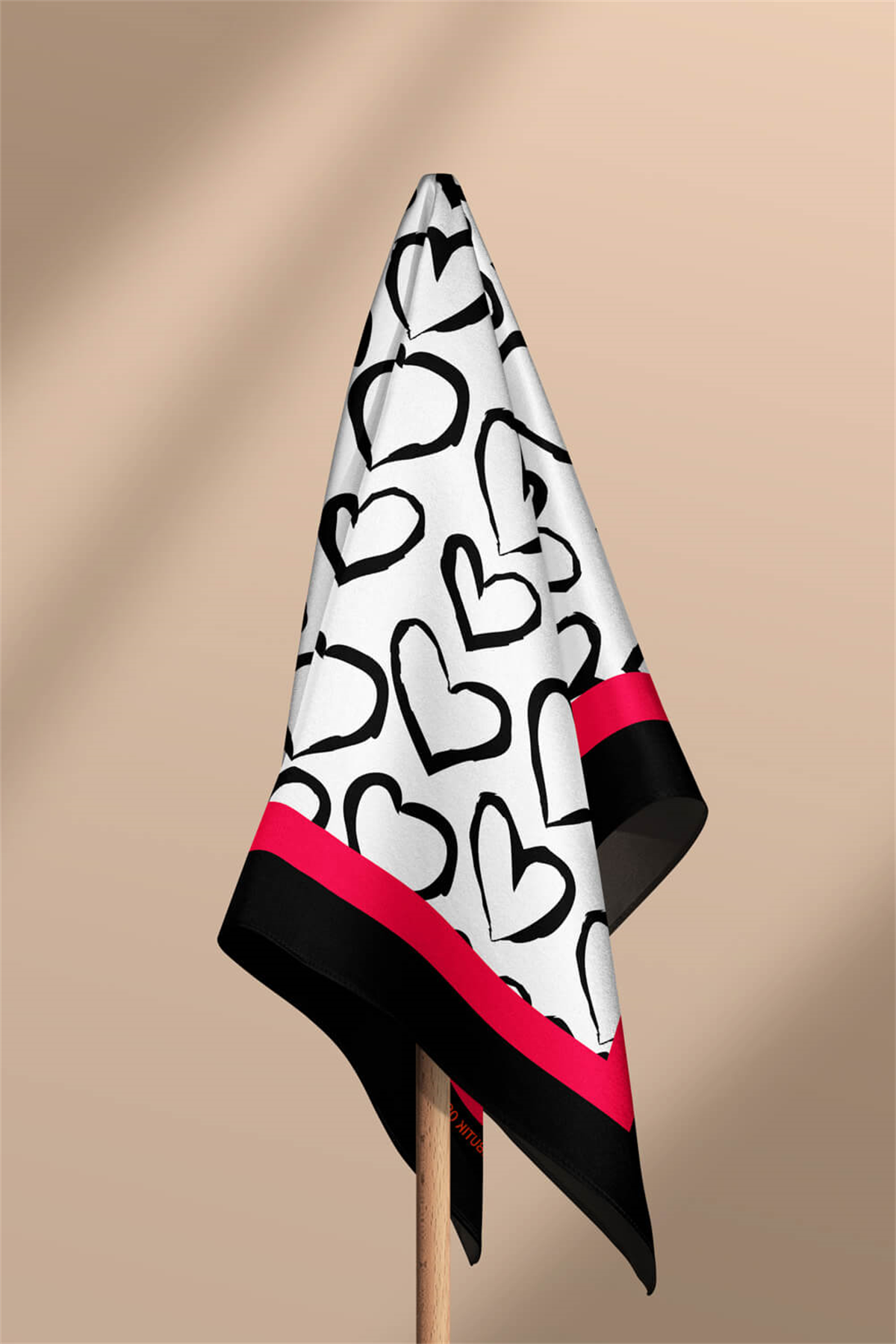 B57 Kadın Kırmızı Beyaz Sİyah Heart Desenli 50x50 Bandana