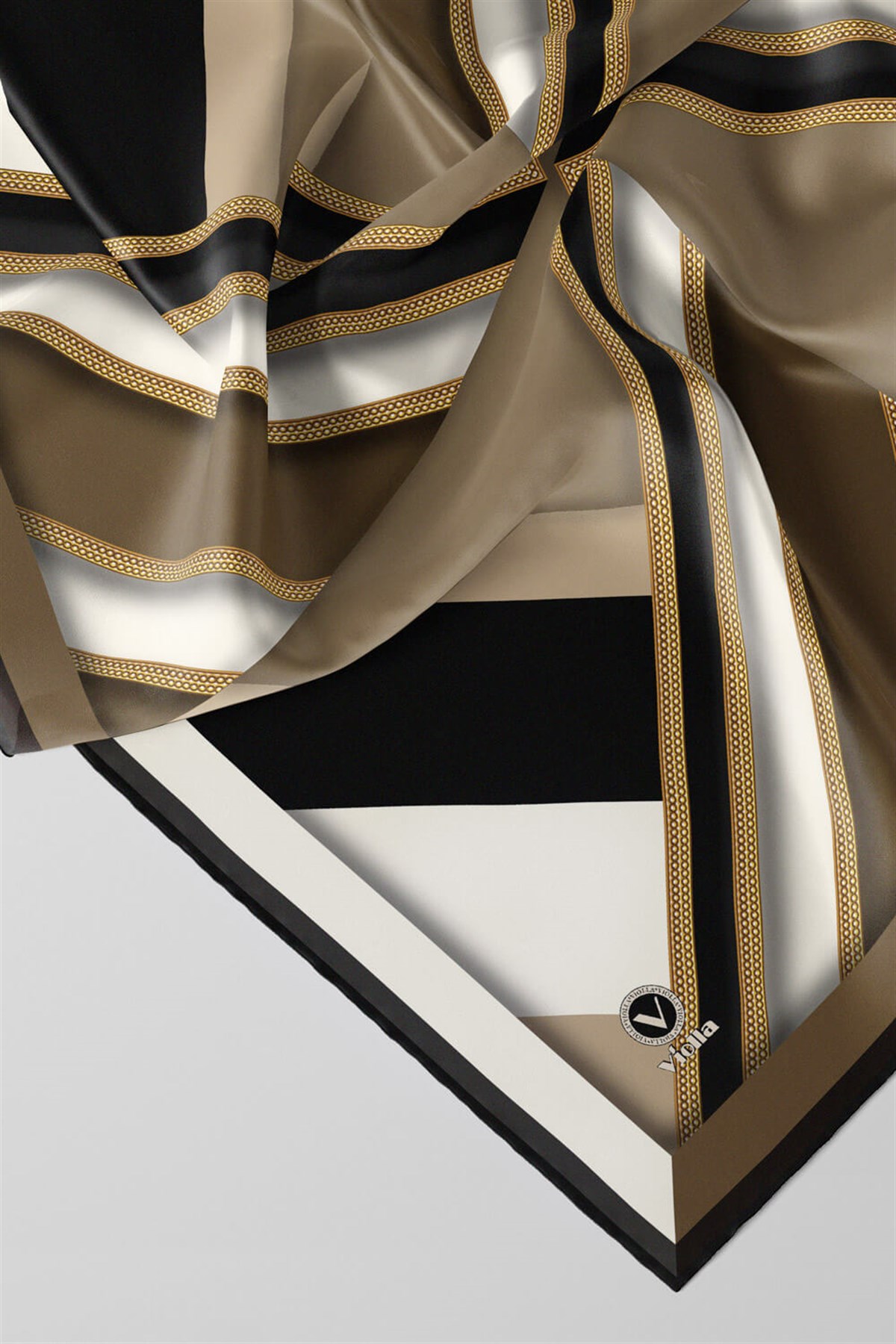 Twill Geometrik Desenli Bej Renkli 90x90 Eşarp (İpek İçermez) Dikim Şekli : El Dikişi