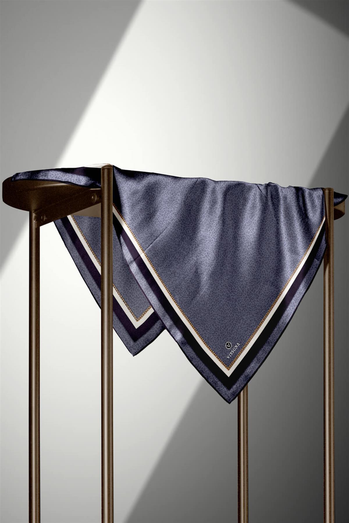 %100 Twill İpek Leopar Desenli Gri Renkli 90x90 Eşarp Dikim Şekli : El Dikişi