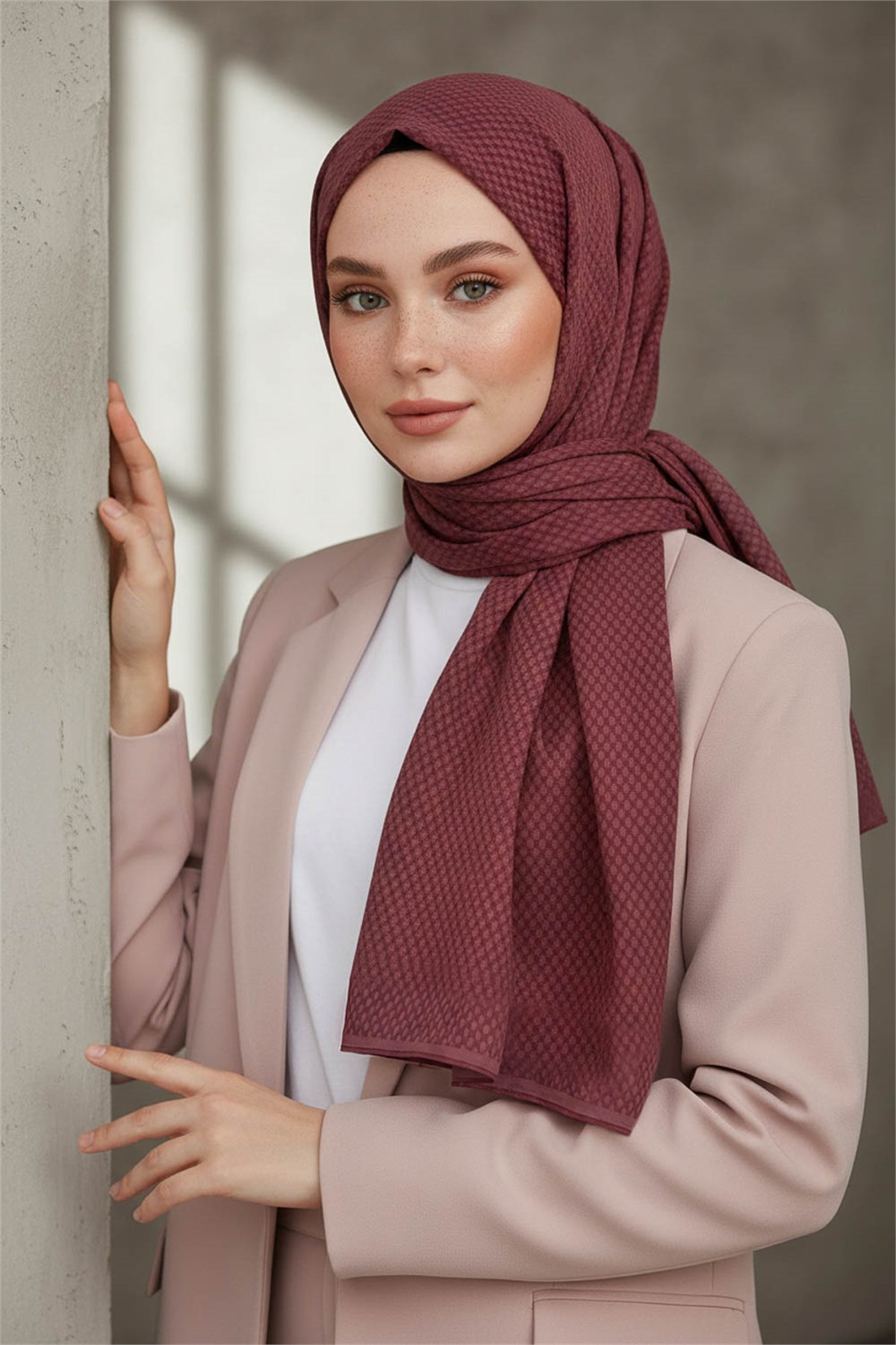 KREP HASIR DESENLİ GÜL KURUSU RENKLİ 75X195 KIRIŞMAZ ŞAL