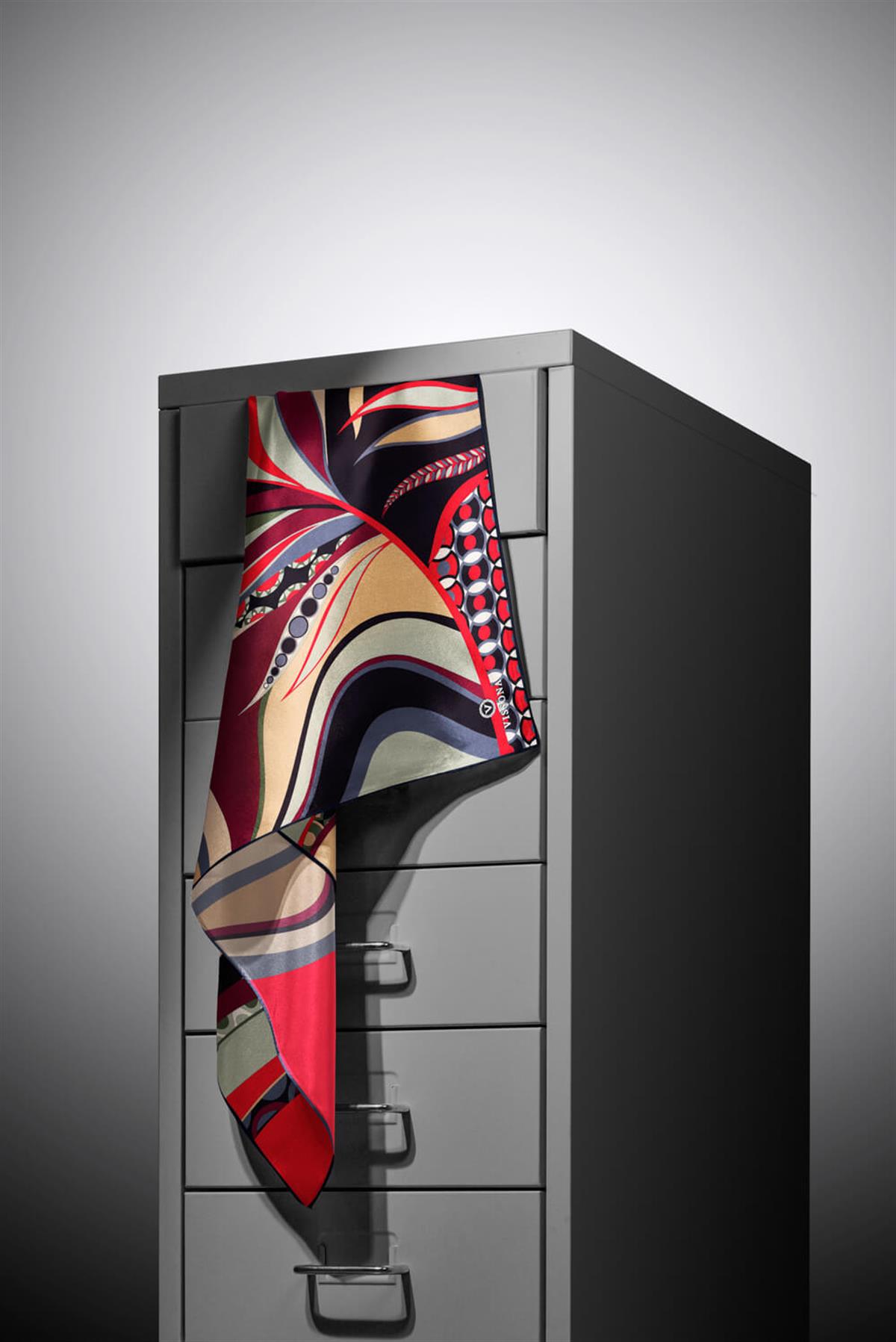 100% Twill Etnik Yaprak Desenli Kırmızı Renkli 90x90 Dikim Şekli : El Dikişi Eşarp