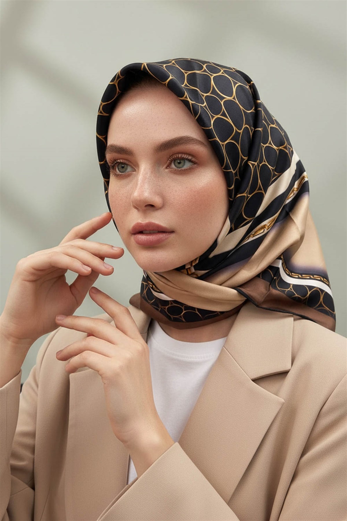 % 57 İPEK %43 VİSKON Twill İpek Gold Halka Desenli Bej - Kahverengi Renkli 90x90 Eşarp Dikim Şekli : El Dikişi