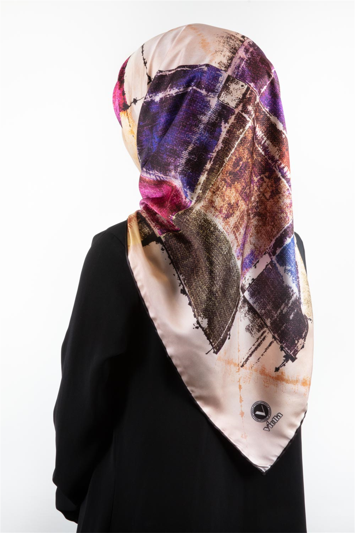 Twill Yamalı Ve Geometrik Desenli Lila Renkli 90x90 Eşarp (İpek İçermez) Dikim Şekli : El Dikişi