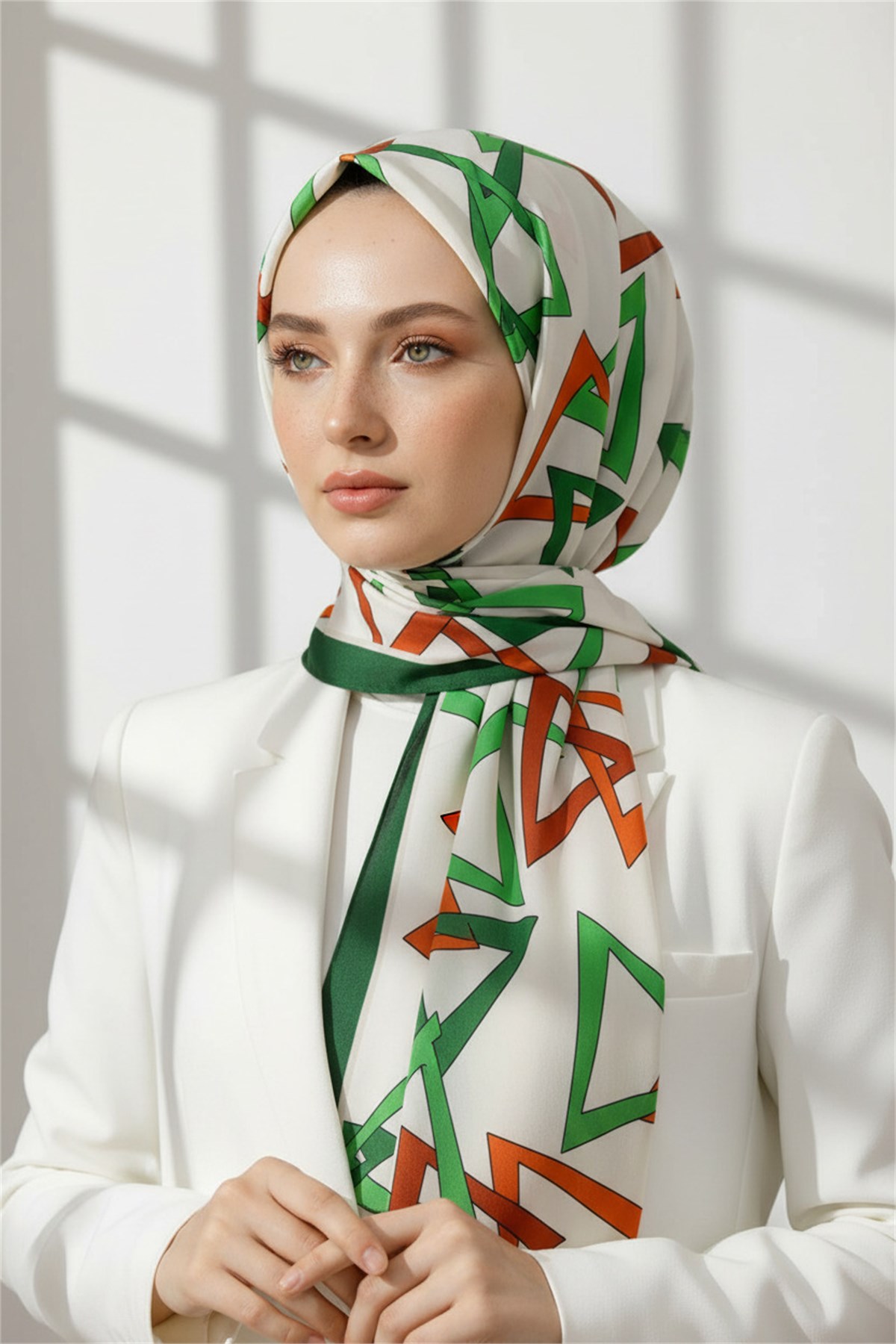 KREP GEOMETRİK DESENLİ ZÜMRÜT YEŞİLİ RENKLİ 75X195 KIRIŞMAZ ŞAL