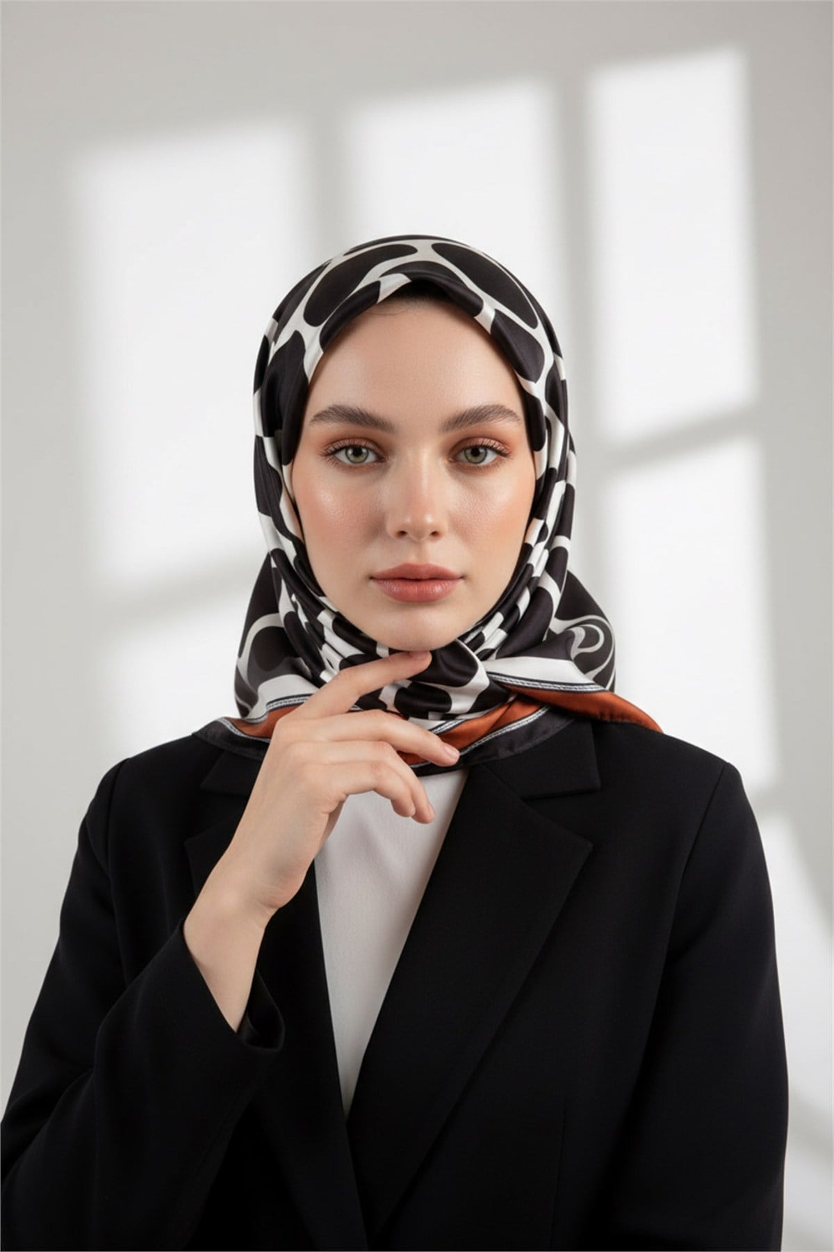 Kristal Taş Desenli Taba Renkli 90x90 Eşarp (İpek İçermez) Dikim Şekli : El Dikişi