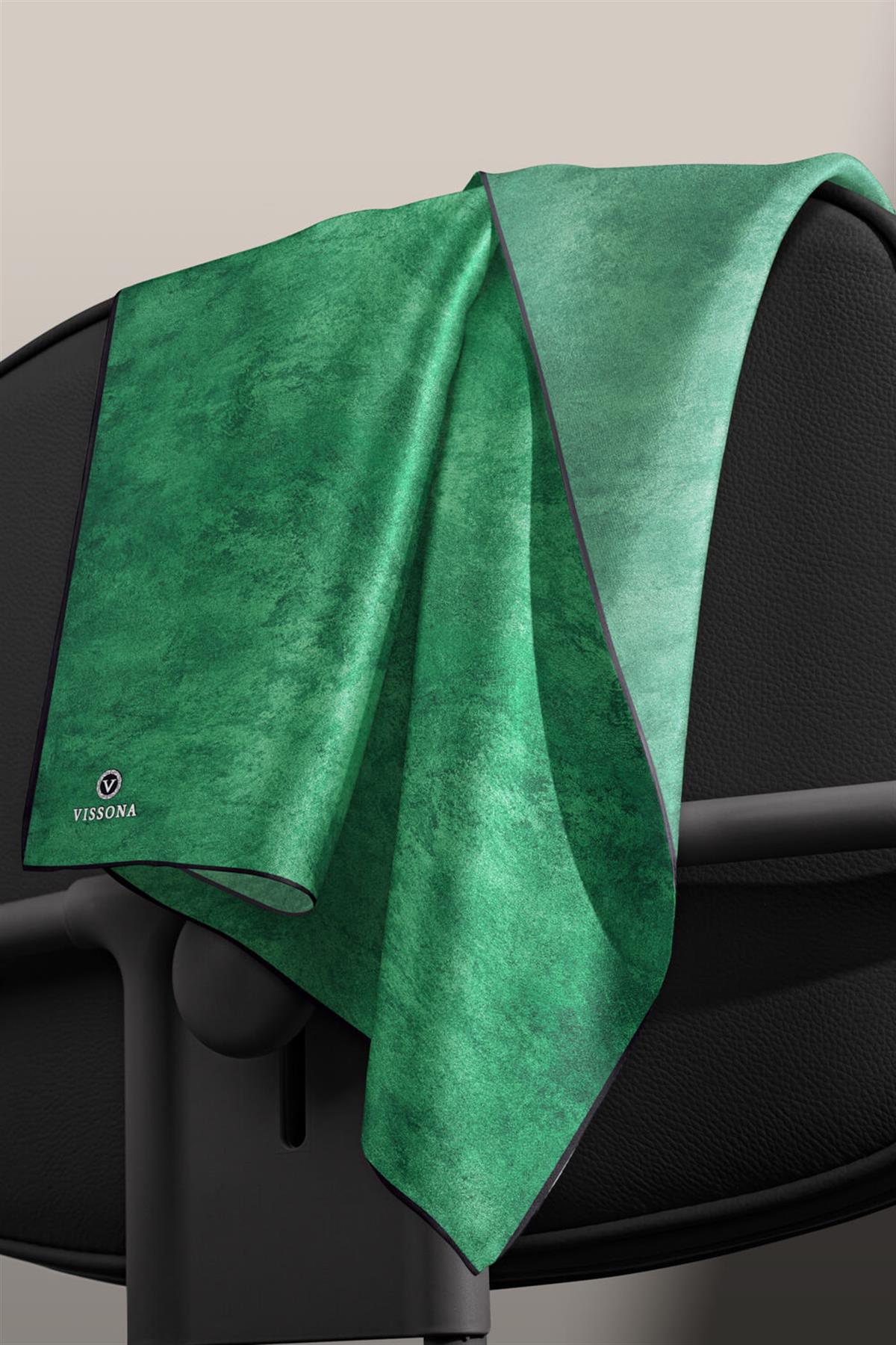 % 57 İPEK % 43 VİSKON Twill İpek Doku Desenli Zümrüt Yeşili Renkli 90x90 Eşarp Dikim Şekli : El Dikişi