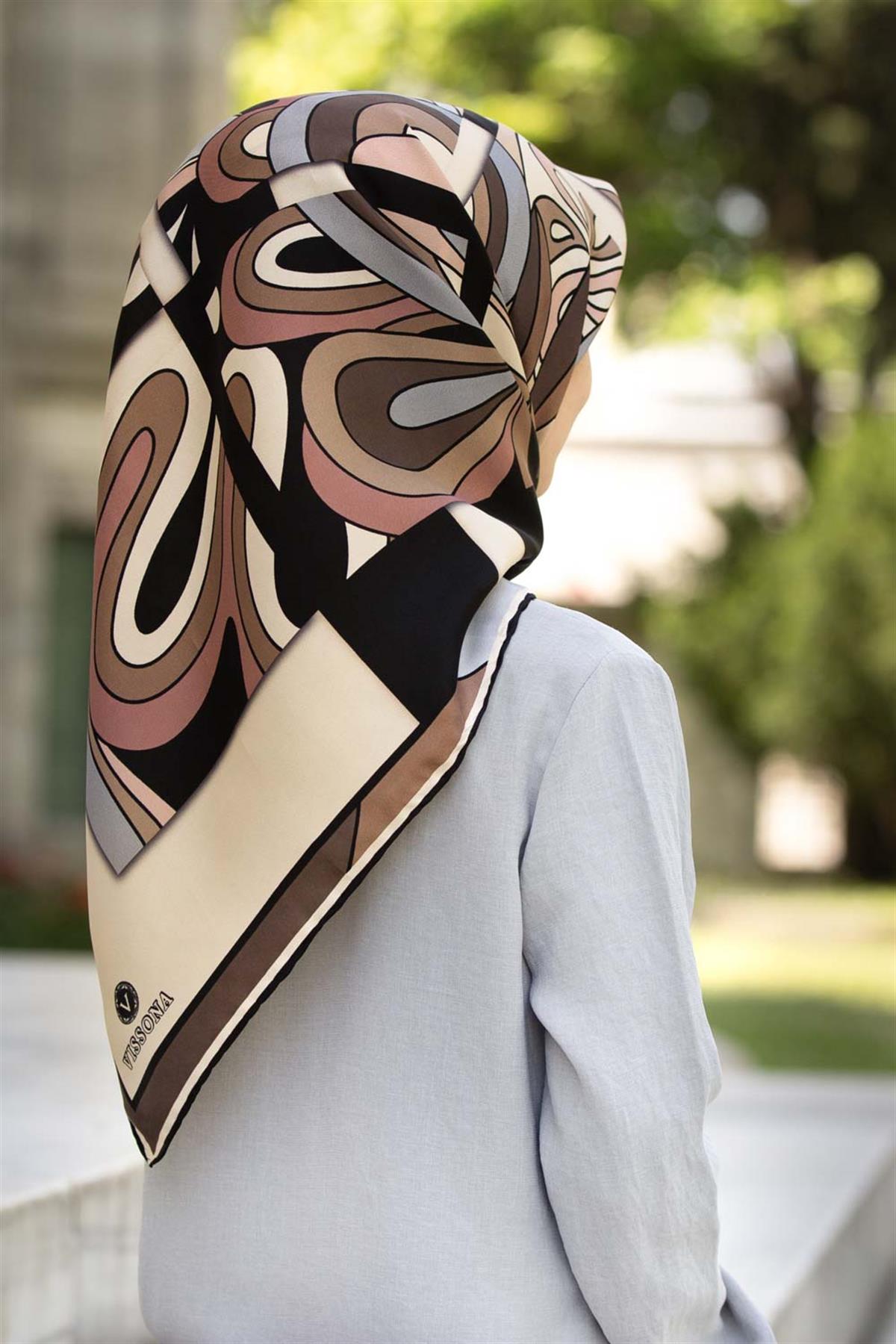 100% Twill İpek Geometrik Desenli Gri - Pudra Renkli 90x90 Dikim Şekli : El Dikişi Eşarp